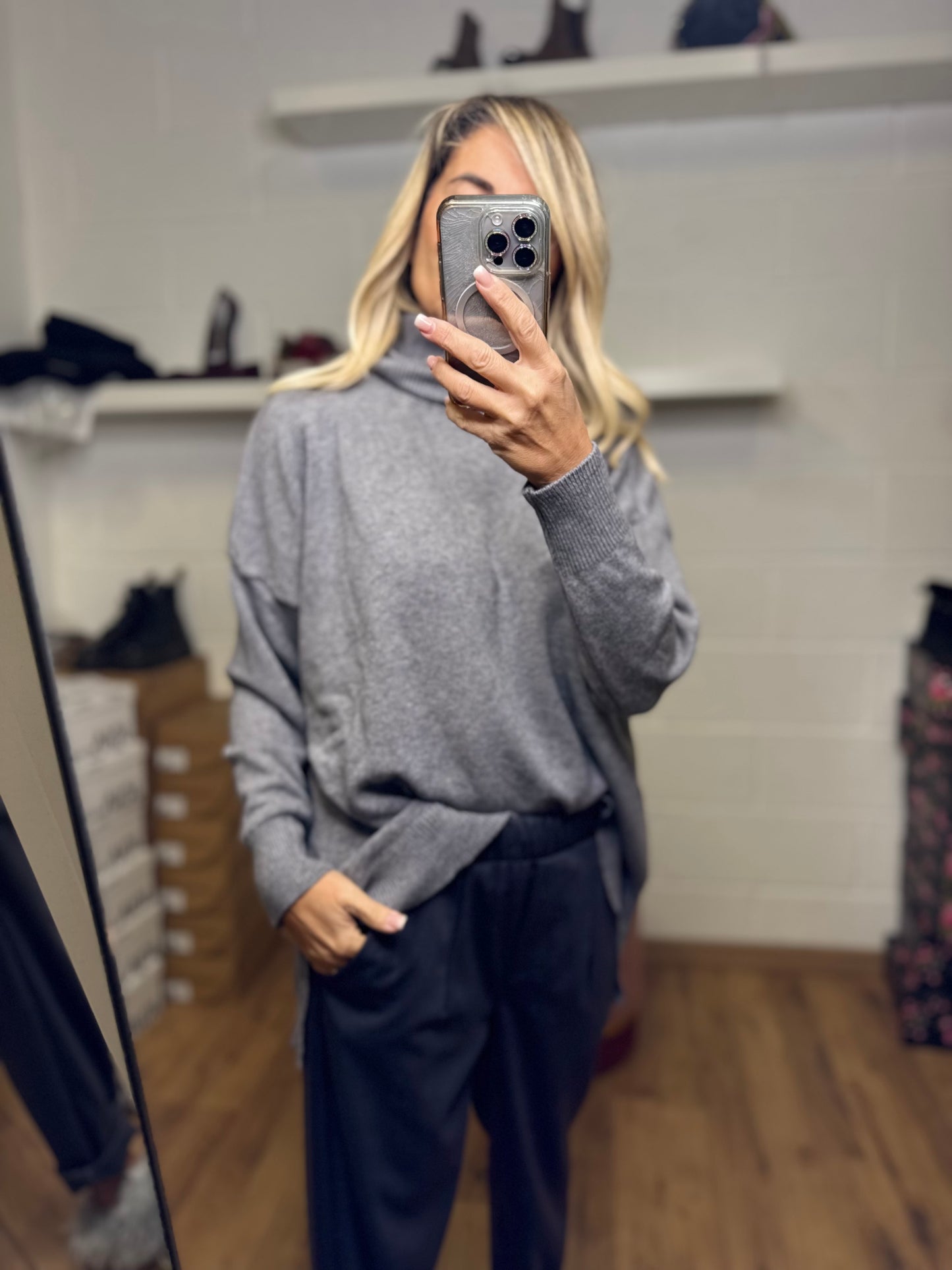 Le Streghe. Pull grigio