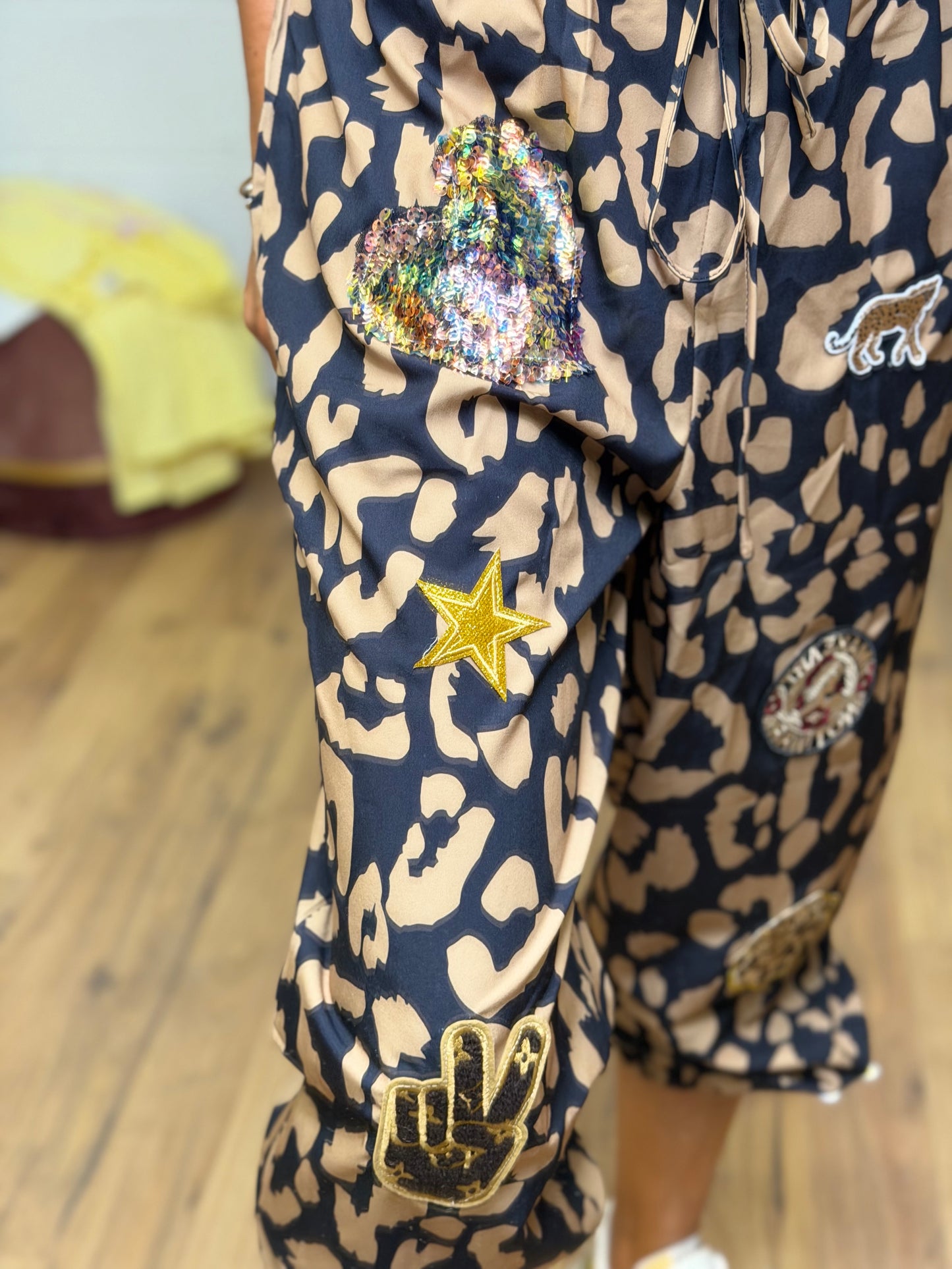 ABpink. Panta animalier stampa Leo