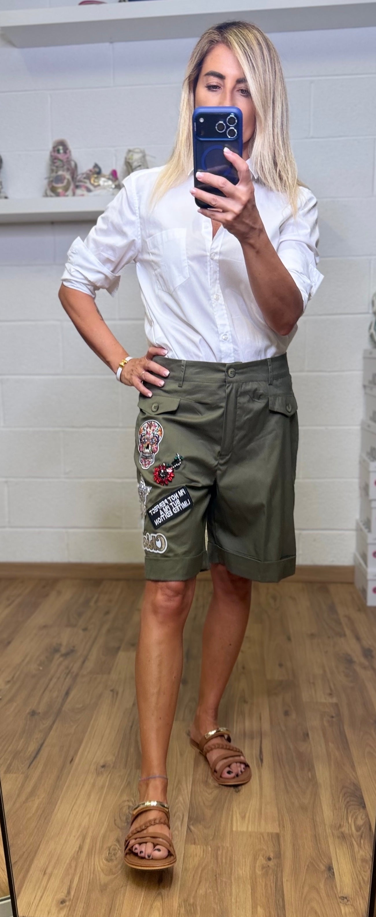 ABpink. Bermuda verde militare con patch-50%