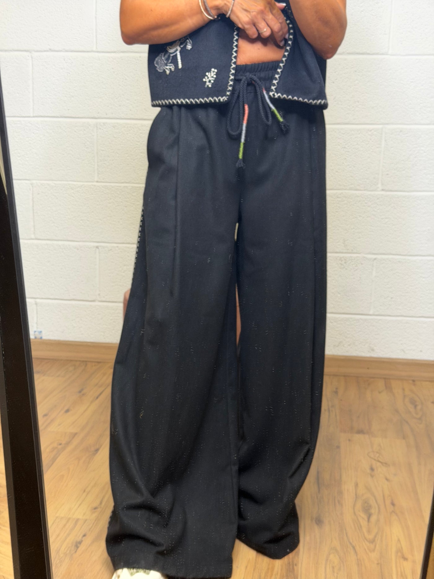 Front Street. Pantalone palazzo nero