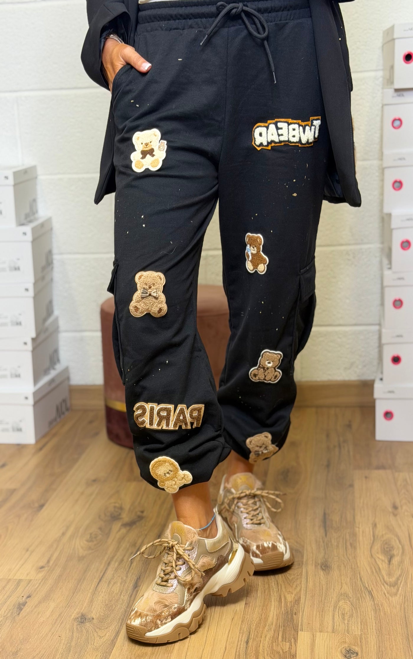 Abbino. Cargo nero teddy