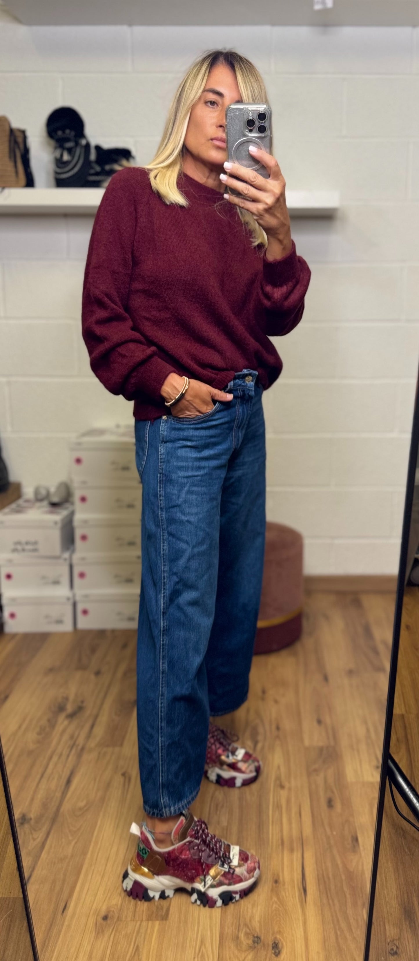 Emma Red. Pull burgundi