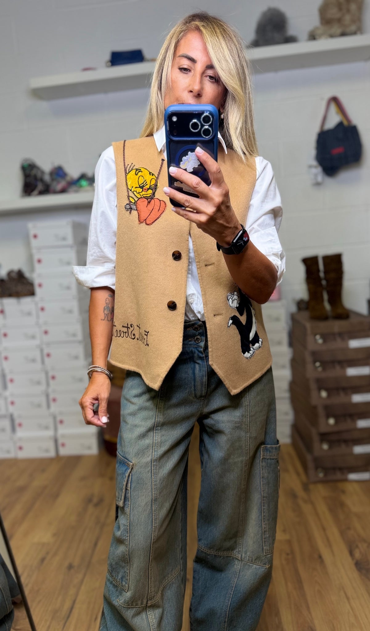 Front Street. Gilet ricamato cammello