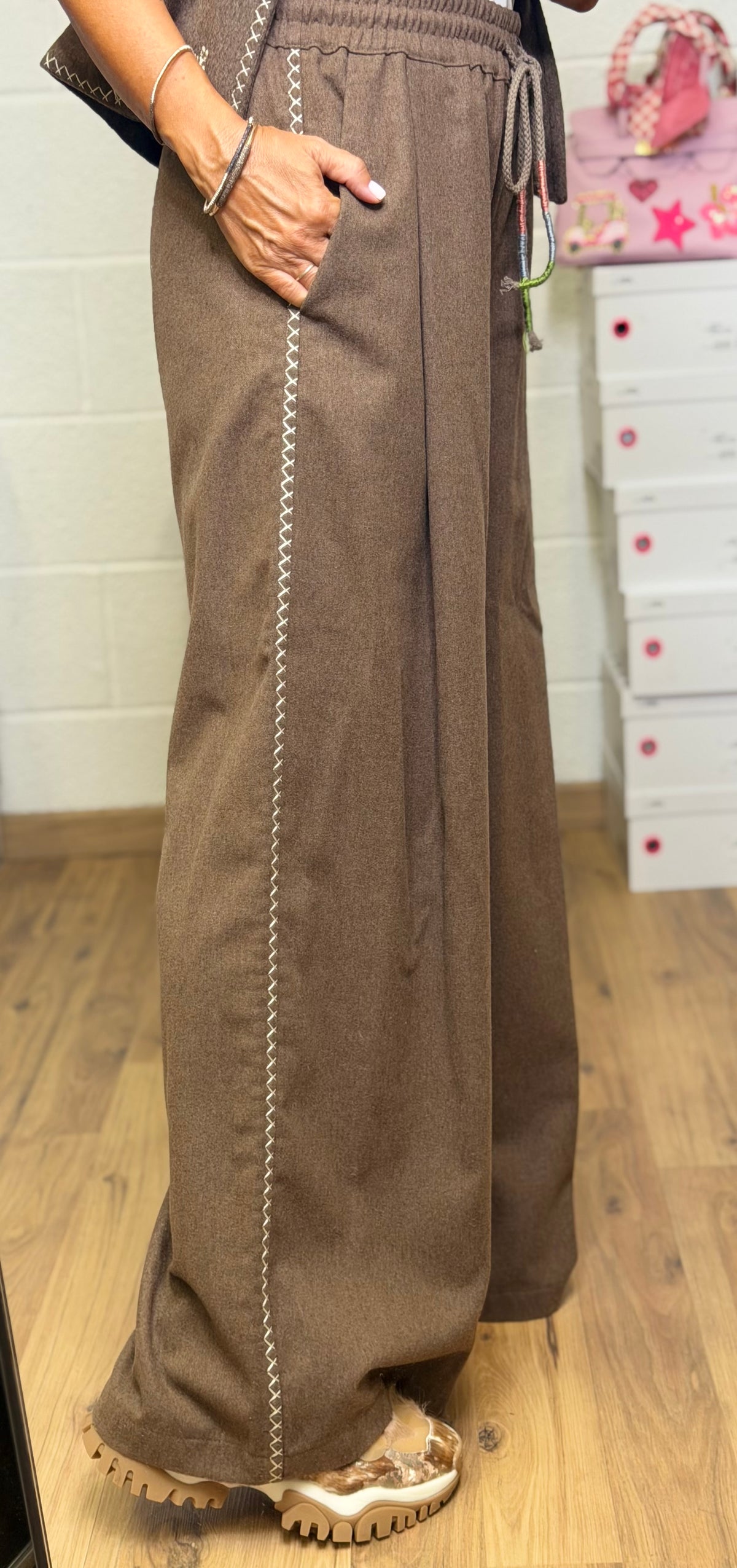 Front Street. Pantalone palazzo cioccolato