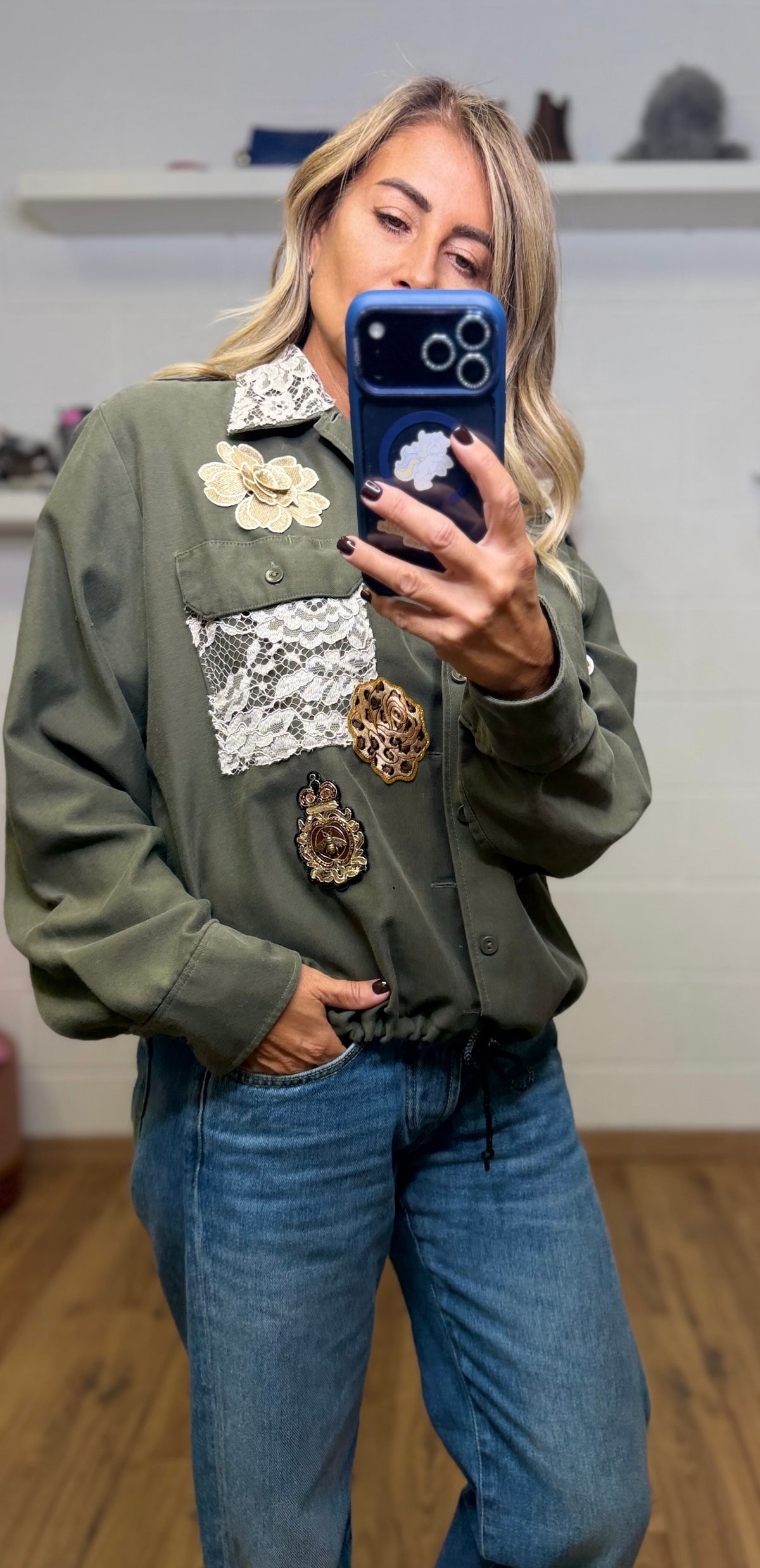AB Pink. Bomber verde militare con applicazioni gioiello