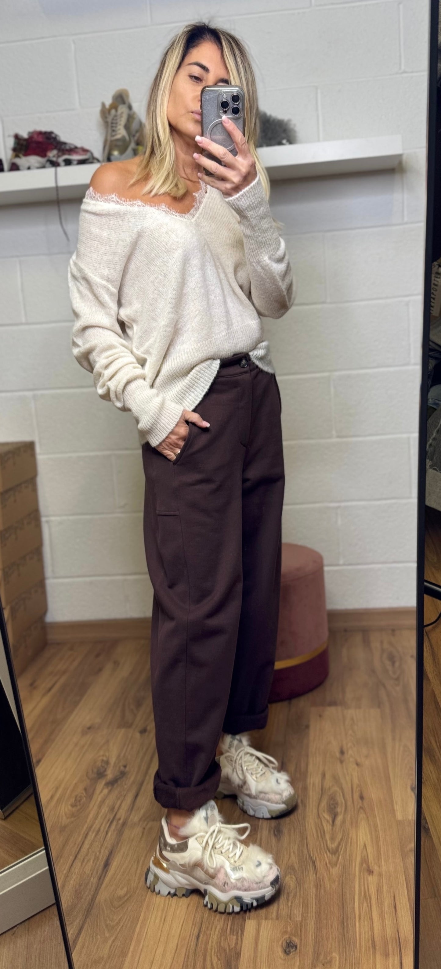 Le Streghe. Pull latte con pizzo