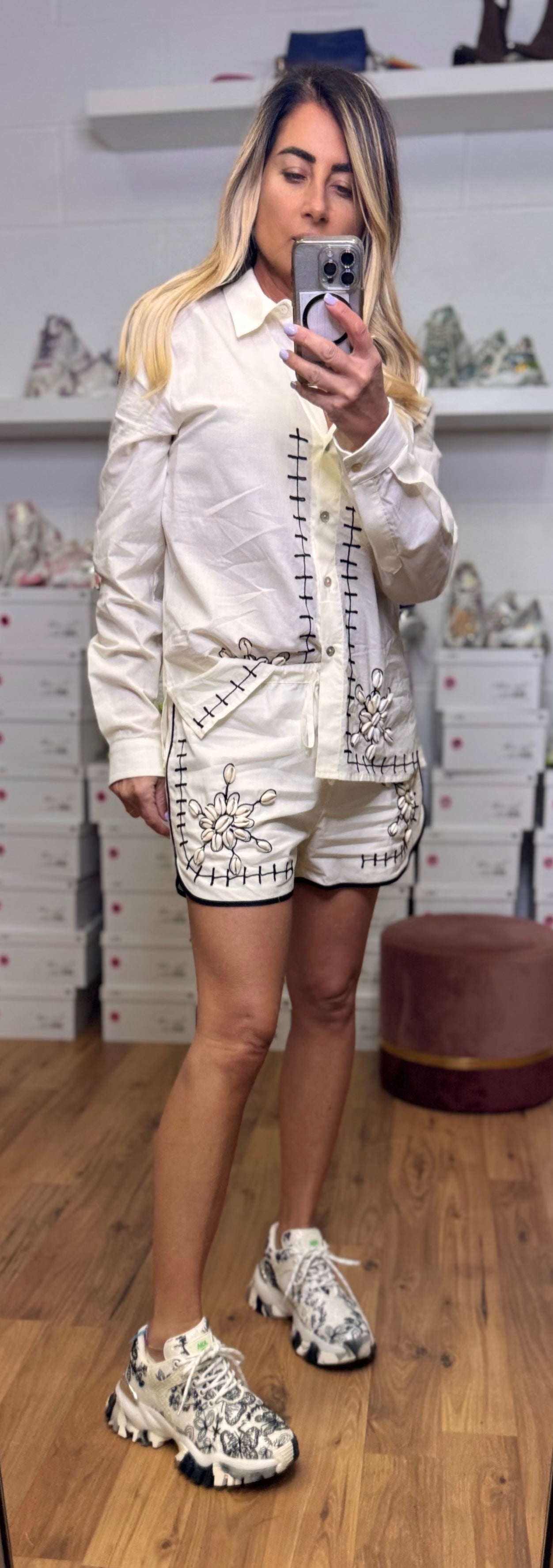 Front Street. Short bianco e nero-50%