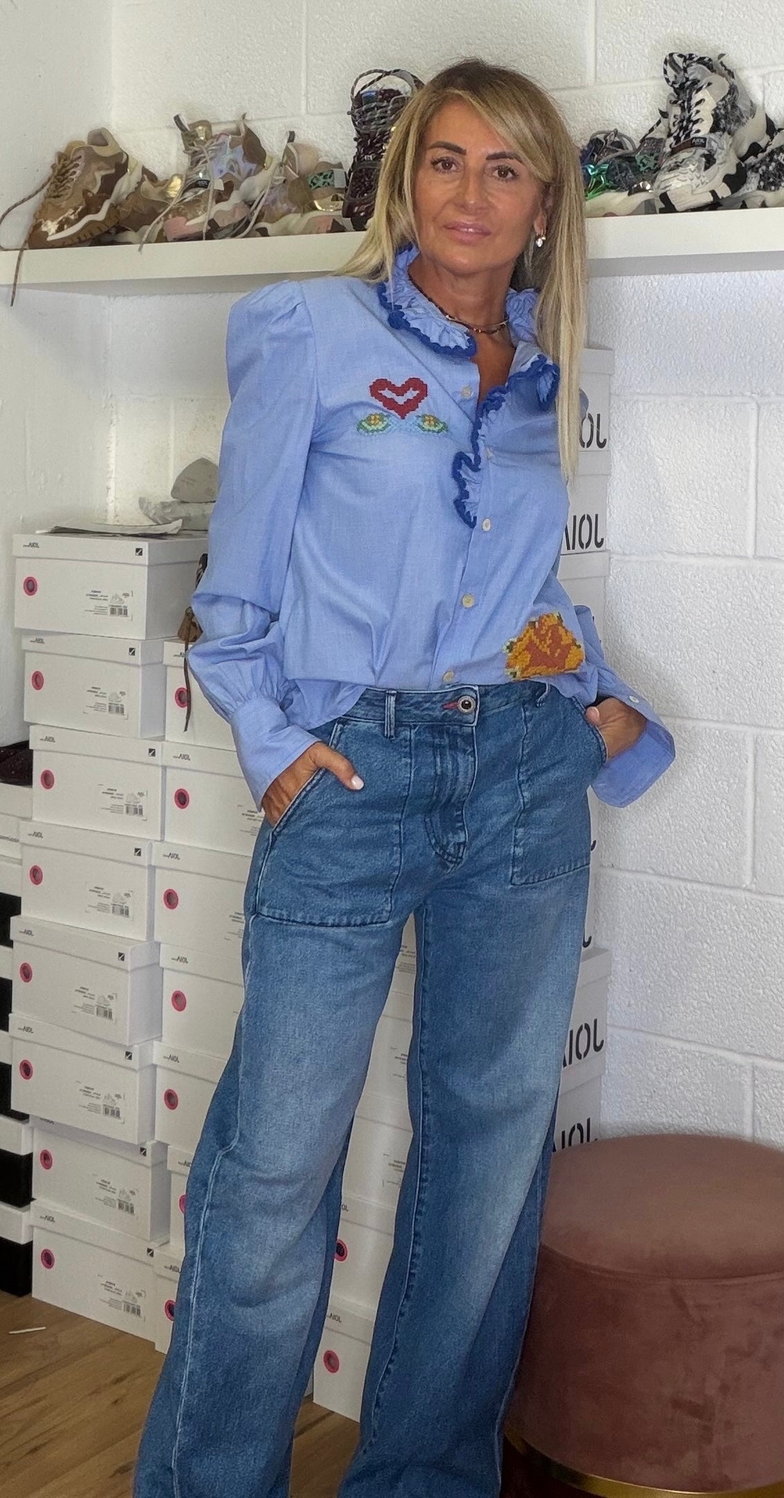 Front Street. Camicia azzurra con ricami
