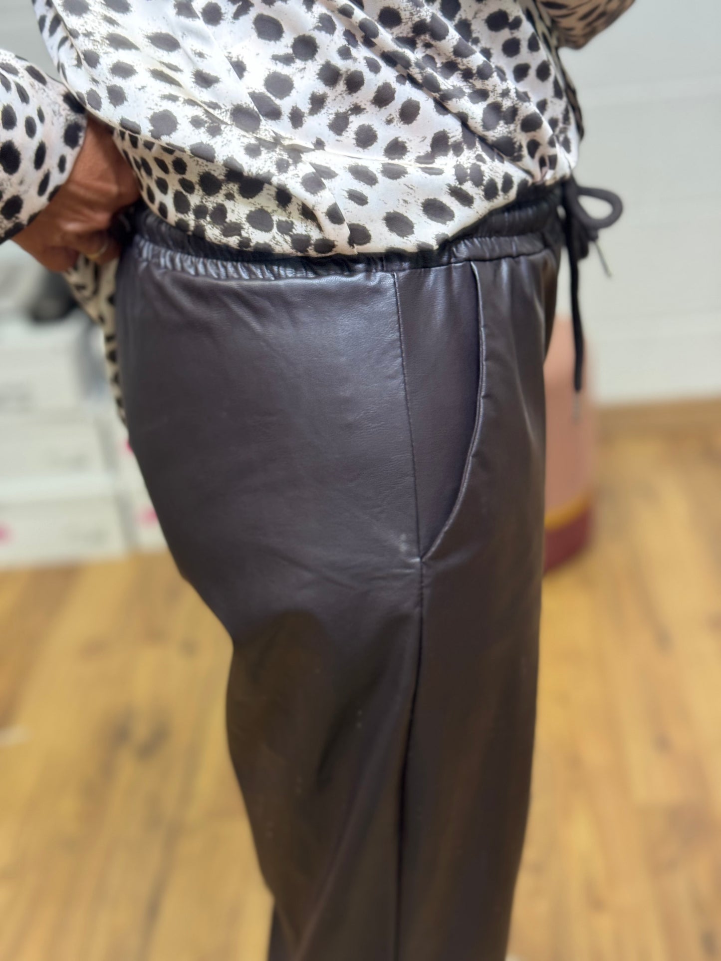 Le Streghe. Pantalone cioccolato
