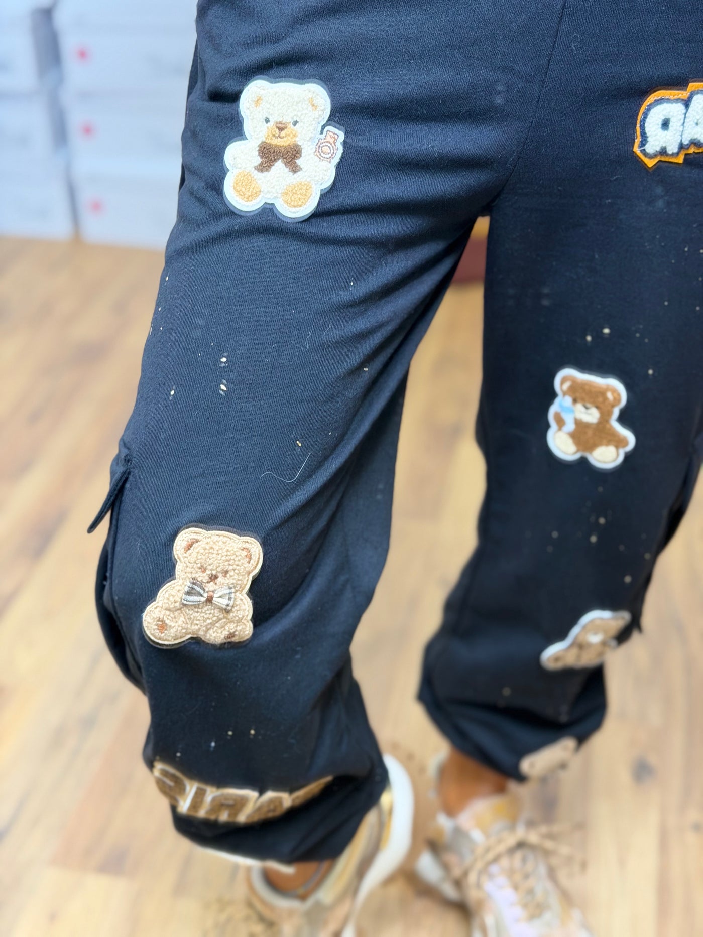Abbino. Cargo nero teddy