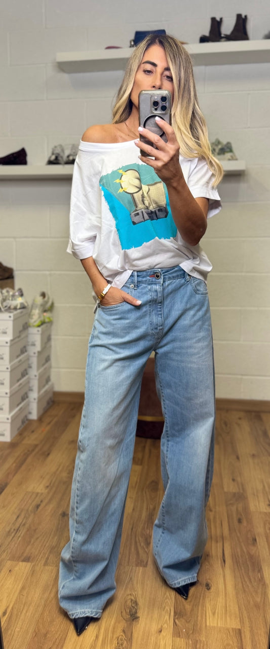 AB Pink. T-shirt over azzurra