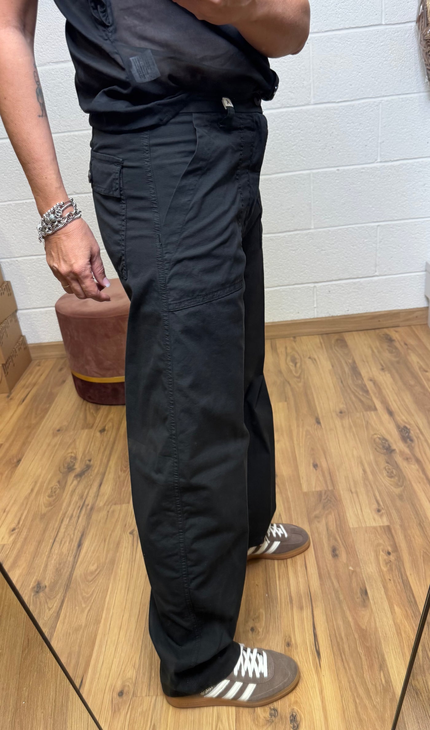 Myths. Pantalone nero