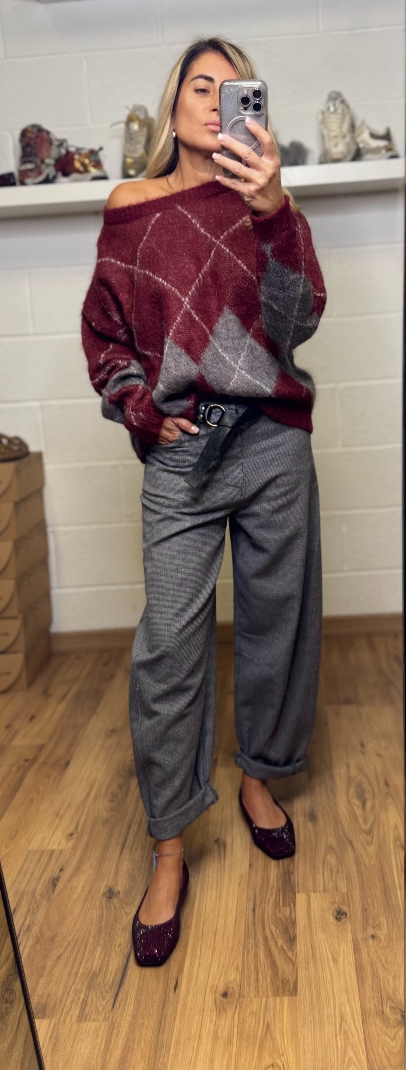 Le Streghe. Pantalone grigio-60%
