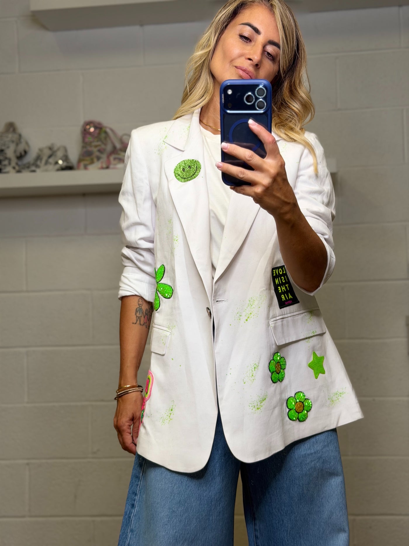 Abpink. Blazer Bianco Custom con Dettagli Fluo e Patch-50%