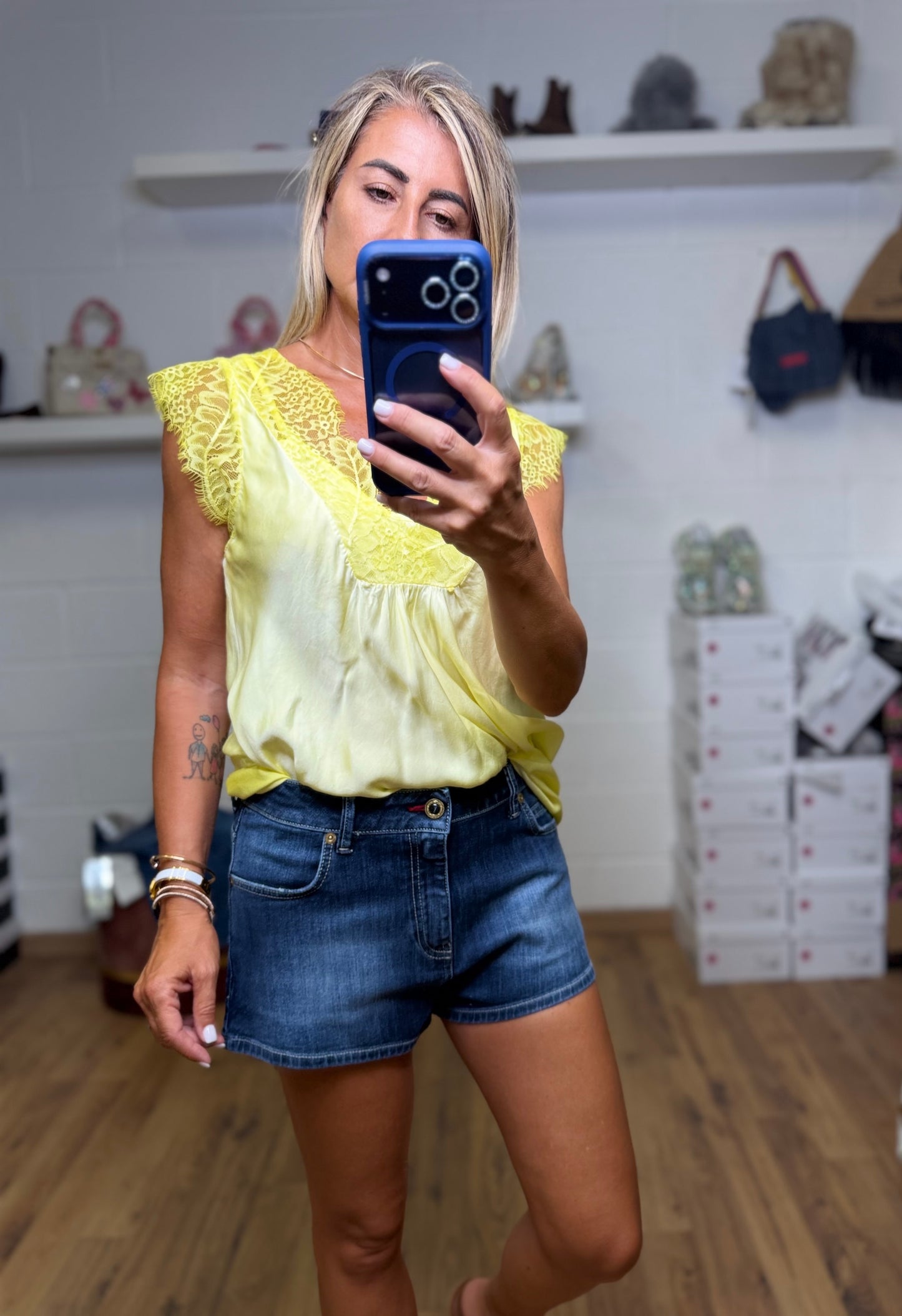 ABpink. Top in viscosa e pizzo