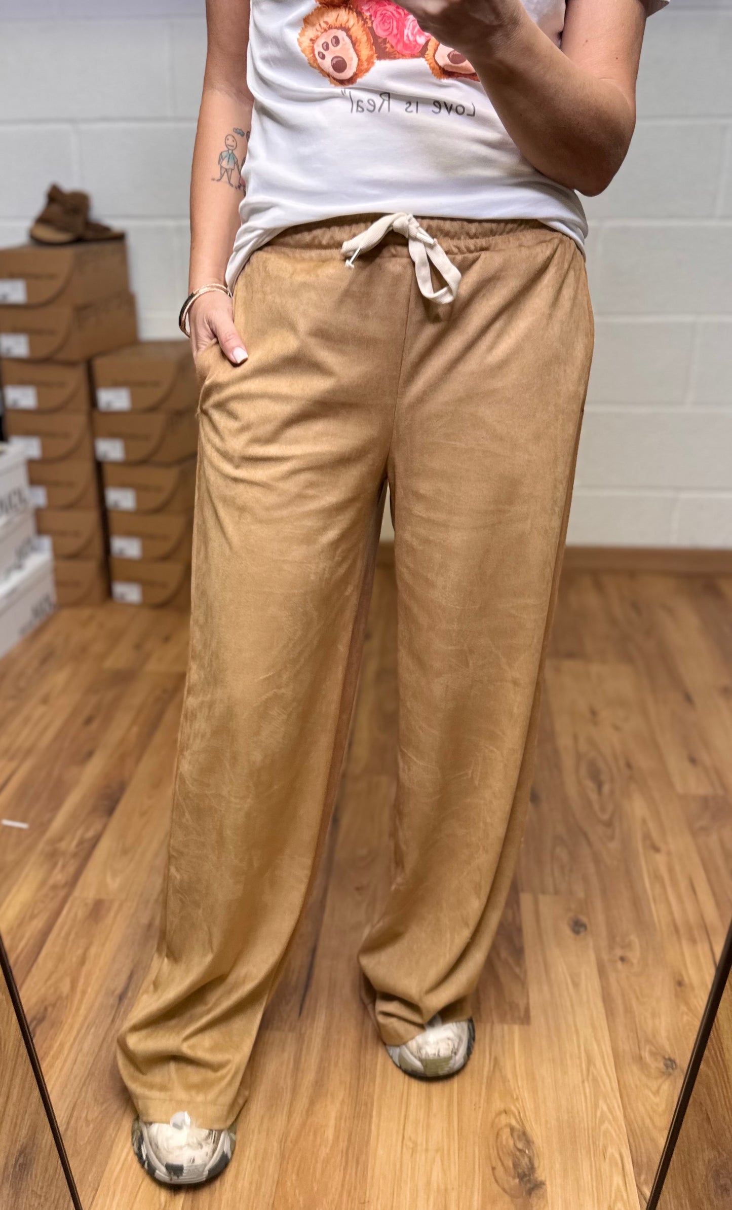 Le Streghe. Panta in suede