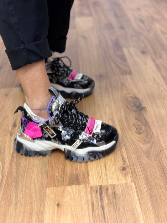 Joia Paris. Sneakers nera con dettagli fluo