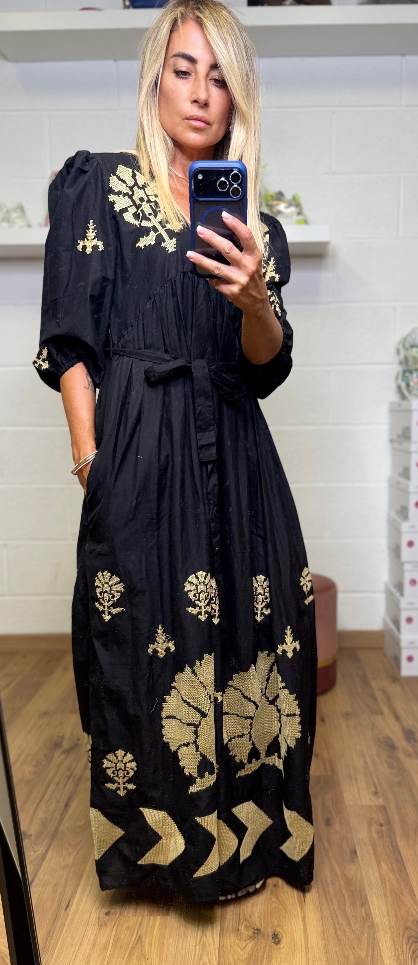 Abpink. Abito Lungo Boho-Chic Ricamato Oro – Nero