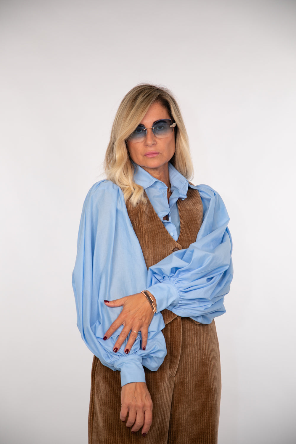 Mimi et mama. Camicia azzurra manica baloon