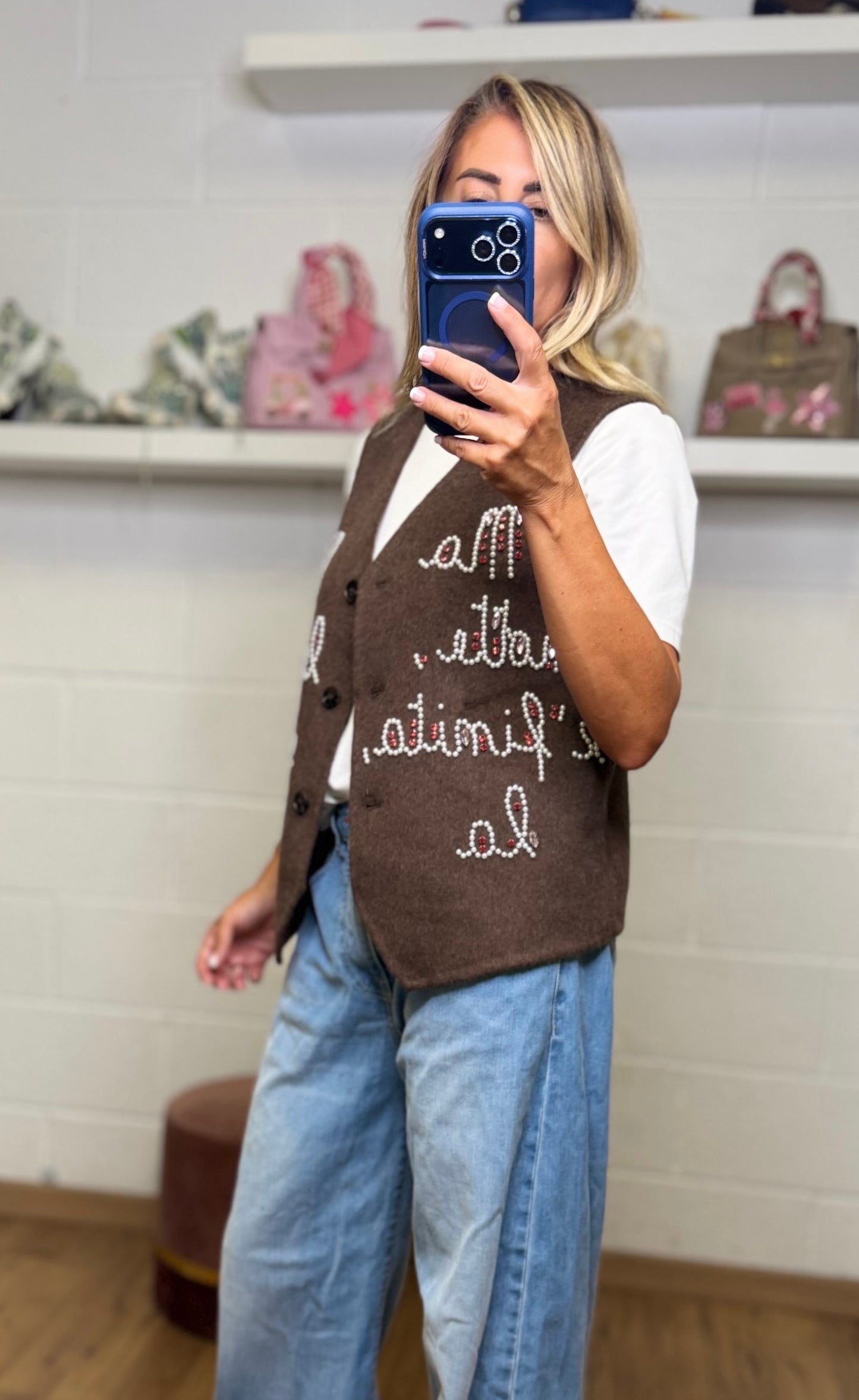 Front Street. Gilet marrone con scritte gioiello
