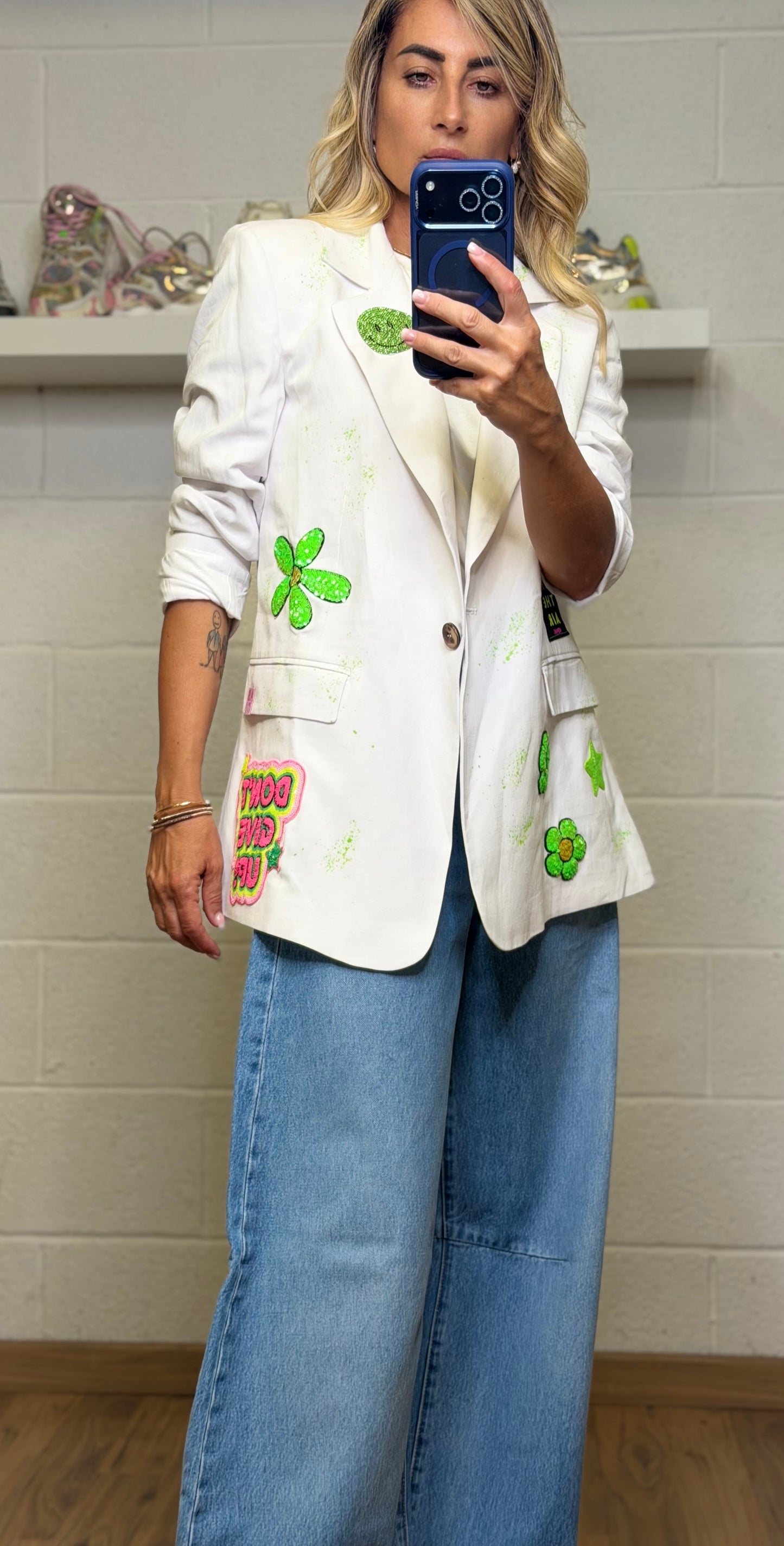 Abpink. Blazer Bianco Custom con Dettagli Fluo e Patch-50%