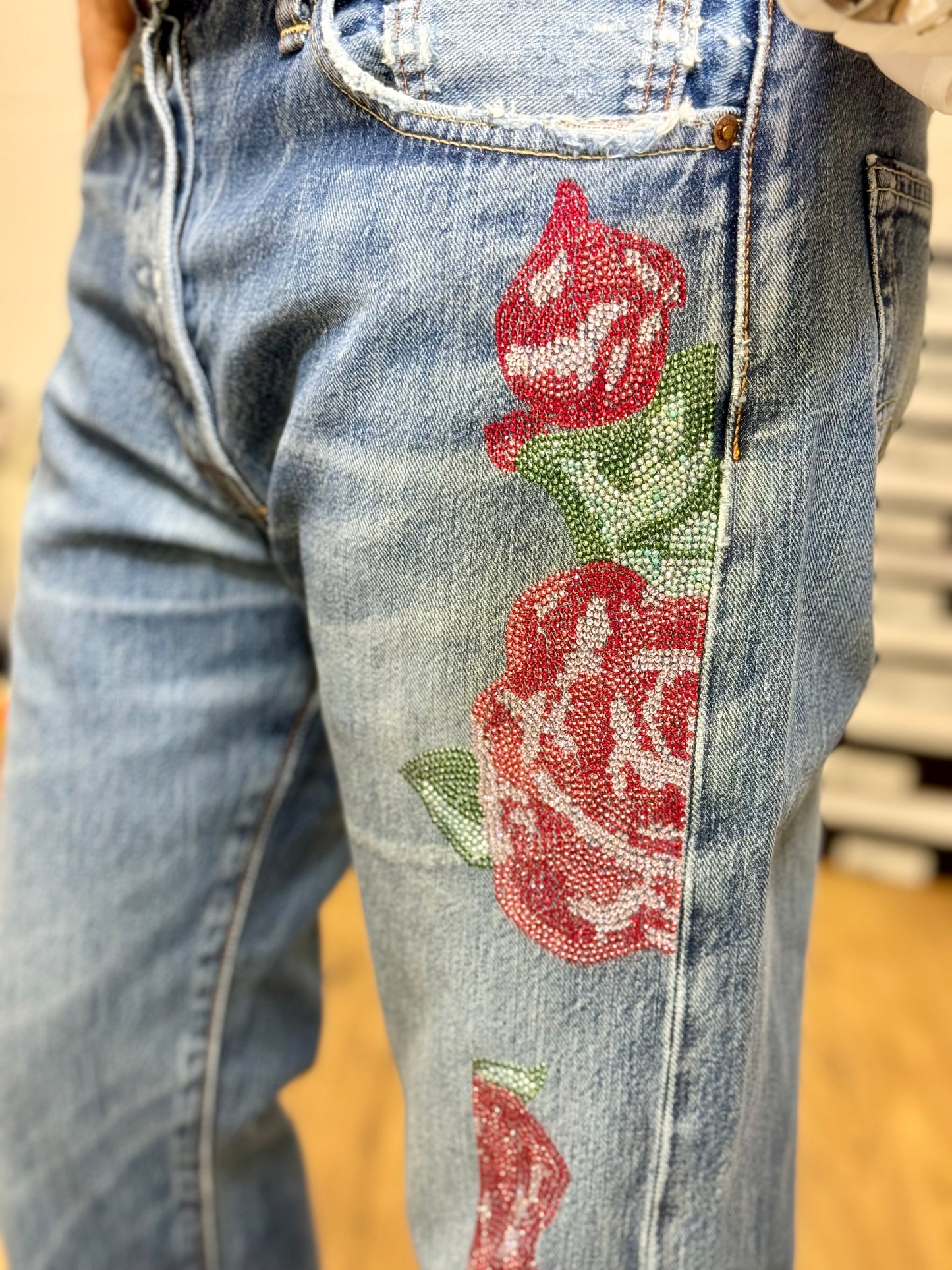 5 Progress. Denim con rose