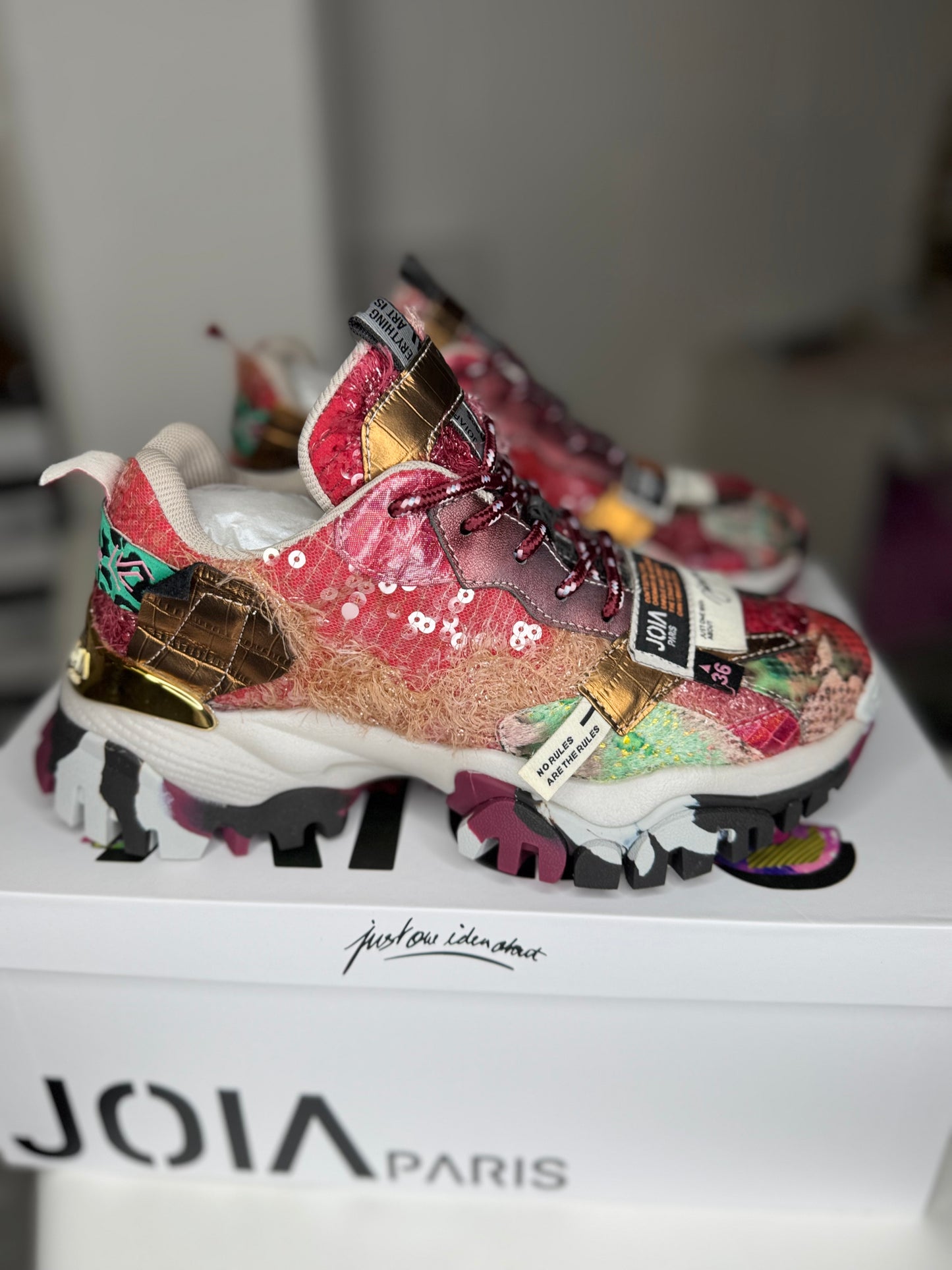 Joia Paris. Sneakers burgundi