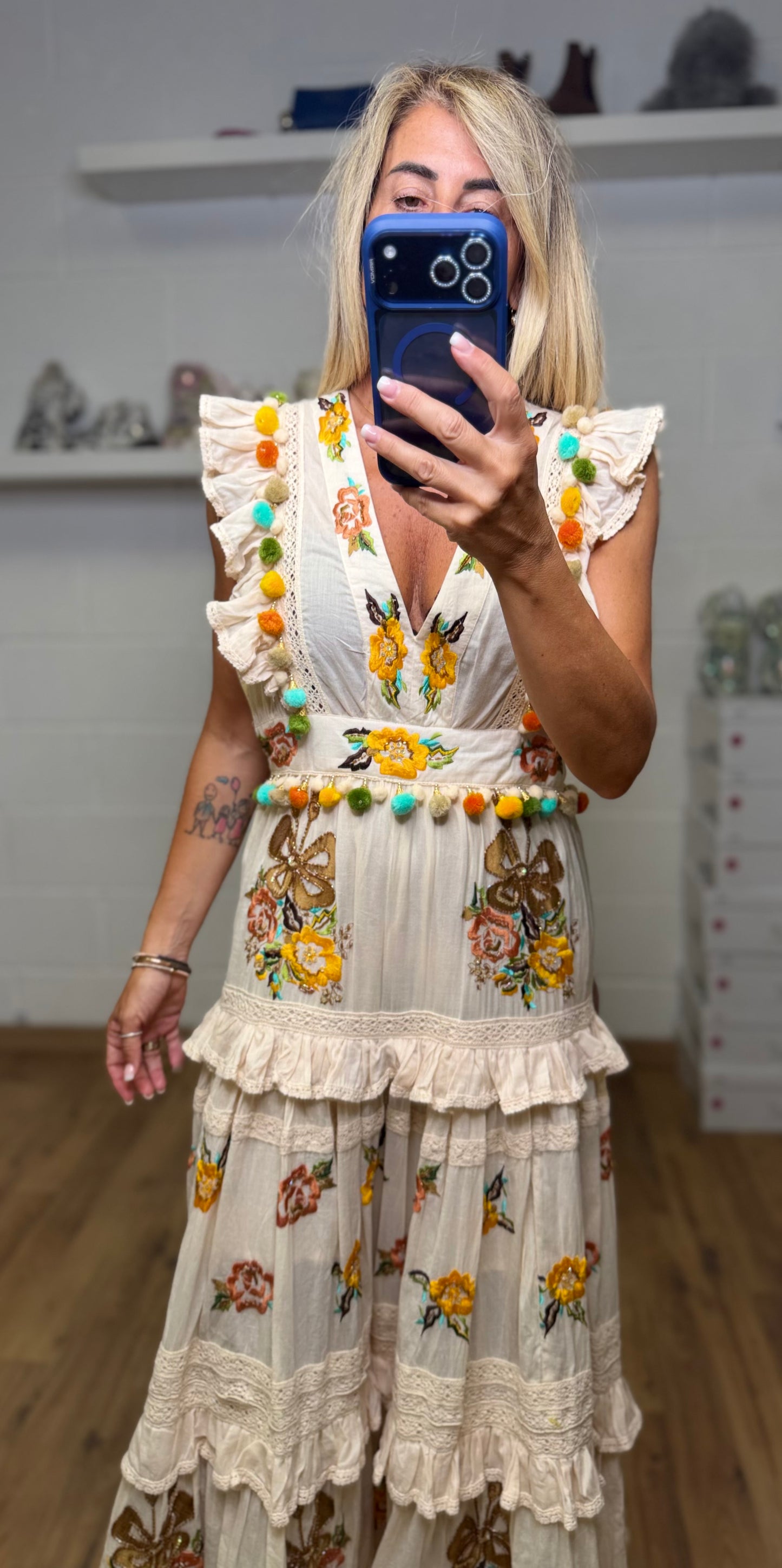 ABpink. Abito lungo boho con ricami floreali e pon pon multicolor