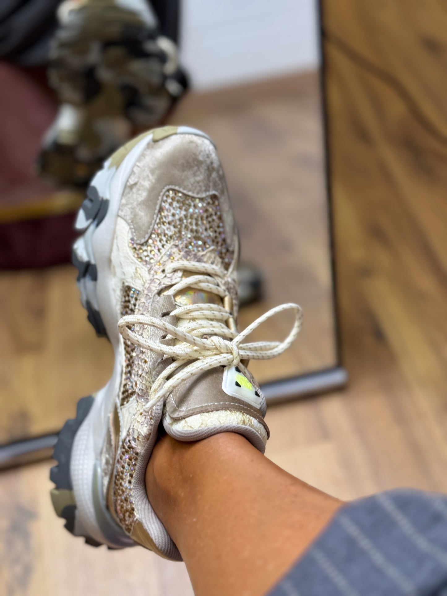 Joia Paris. Sneakers con swarosky