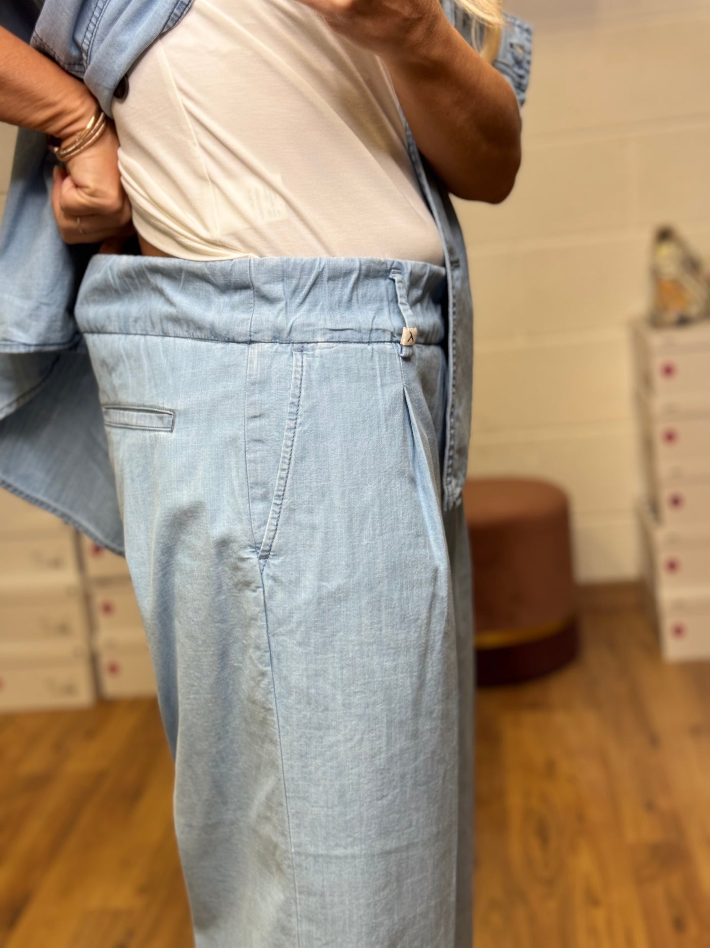 Myths. Panta in chambray chiaro-50%