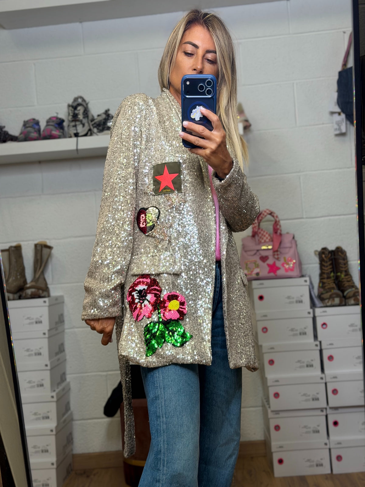 Abpink. Blazer gioiello in paillettes con patch