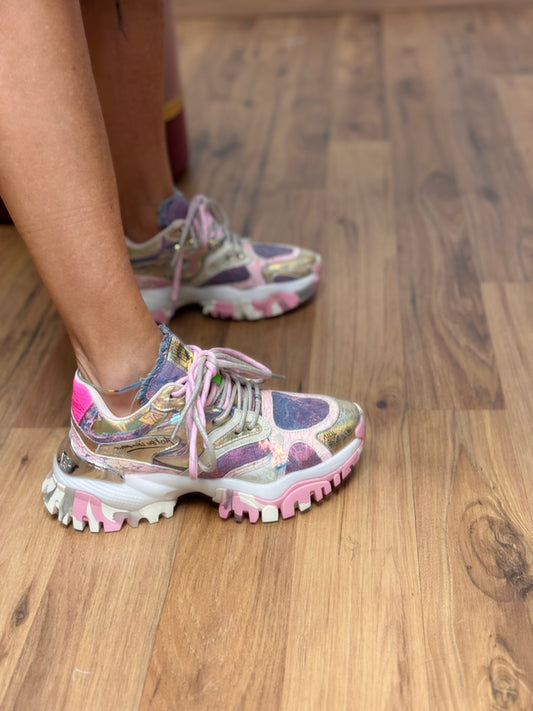Joia Paris. Sneakers rosa e denim.