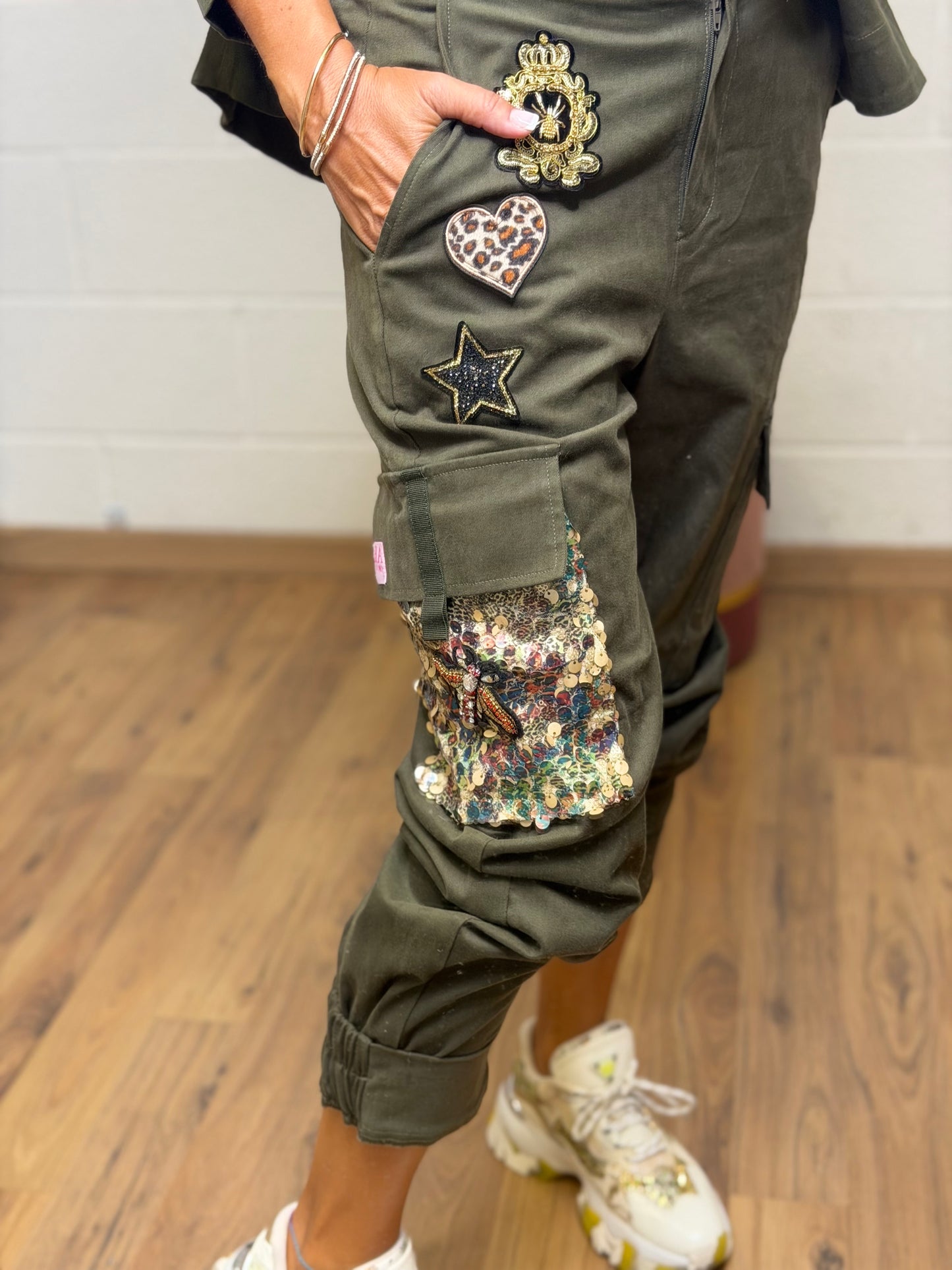 Abpink. Cargo military ricamato