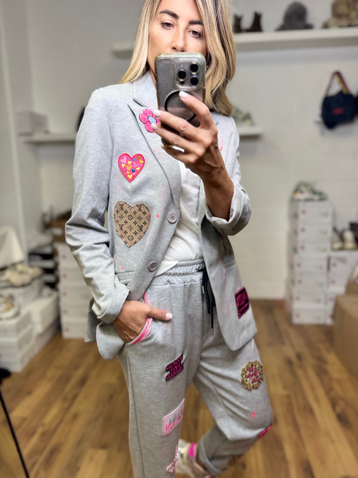 AB Pink. Completo in cotone garzato grigio