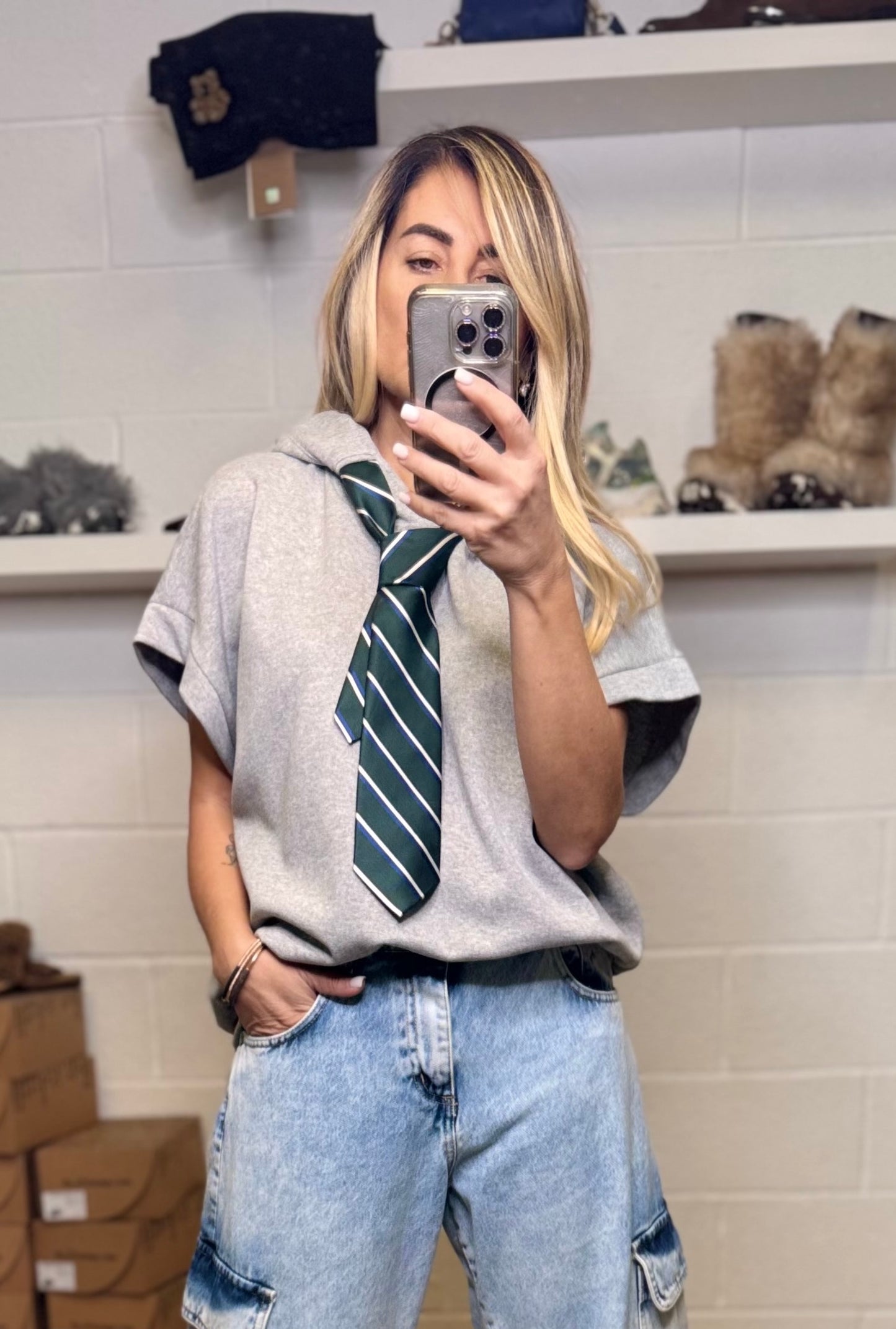 Dixie. Felpa con cravatta