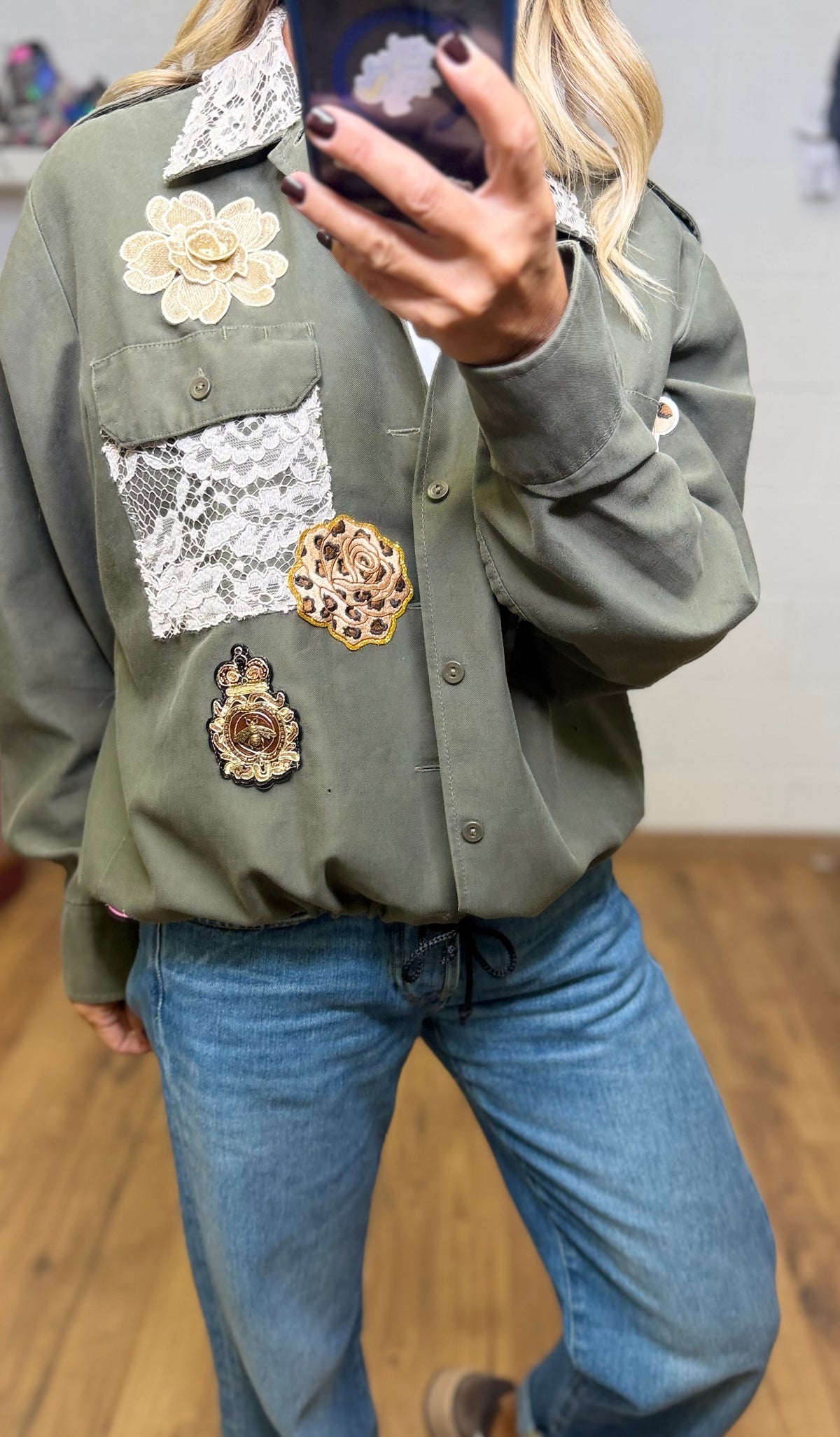 AB Pink. Bomber verde militare con applicazioni gioiello