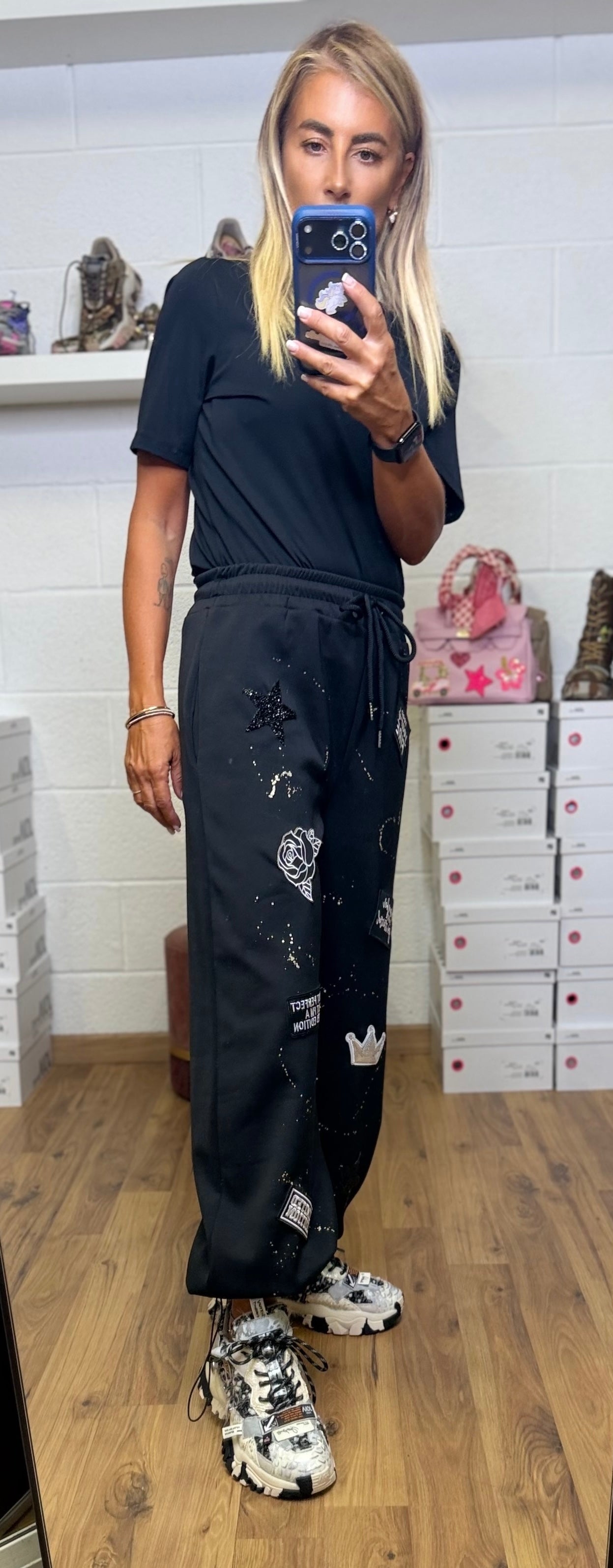 Abpink. Pantalone jogger patch & ricami