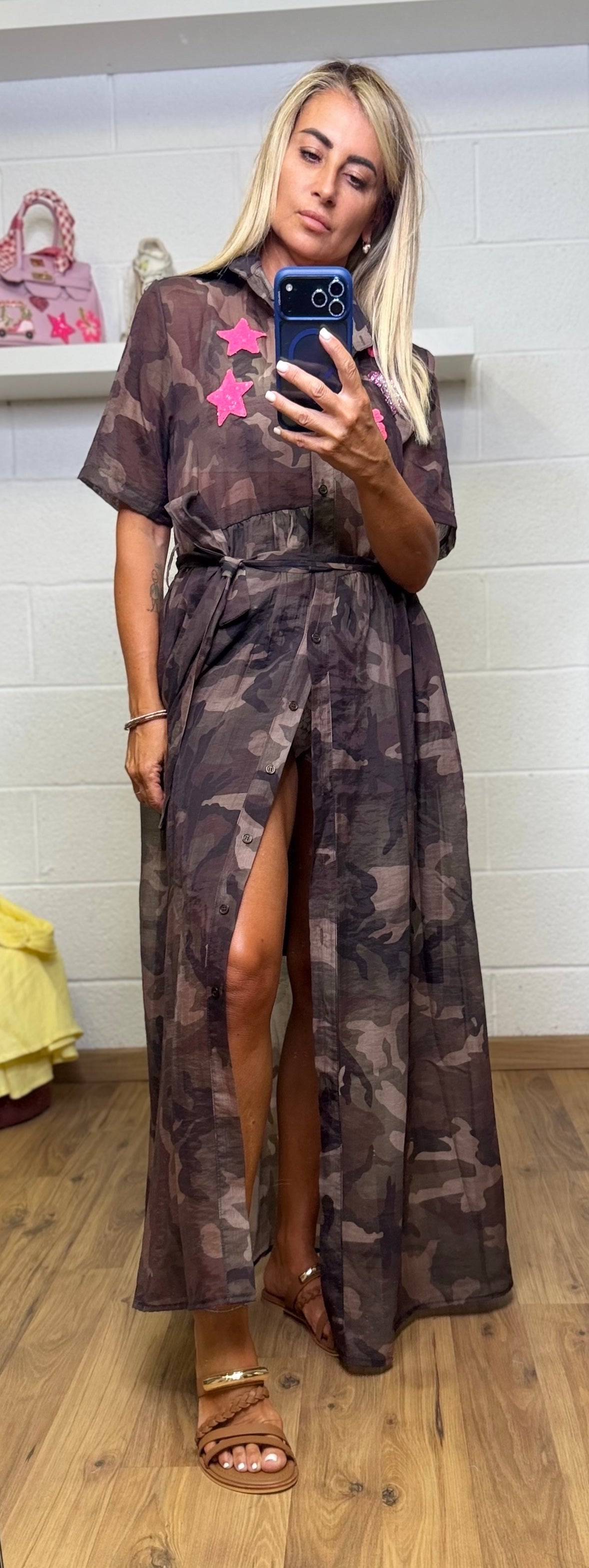 ABpink. Abito chemisier camouflage con stelle fucsia