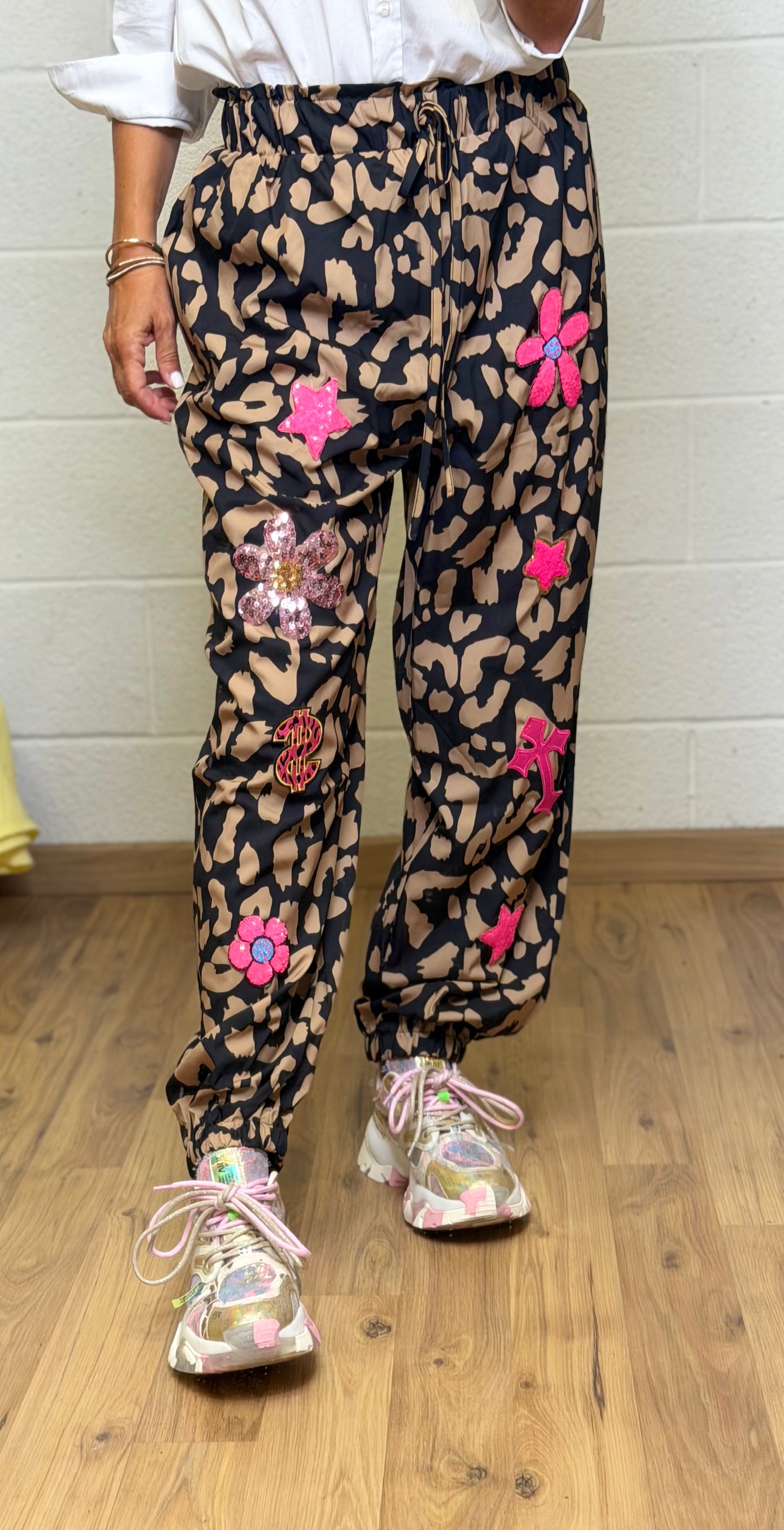 ABpink. Pantalone animalier con applicazioni – Pezzo Unico
