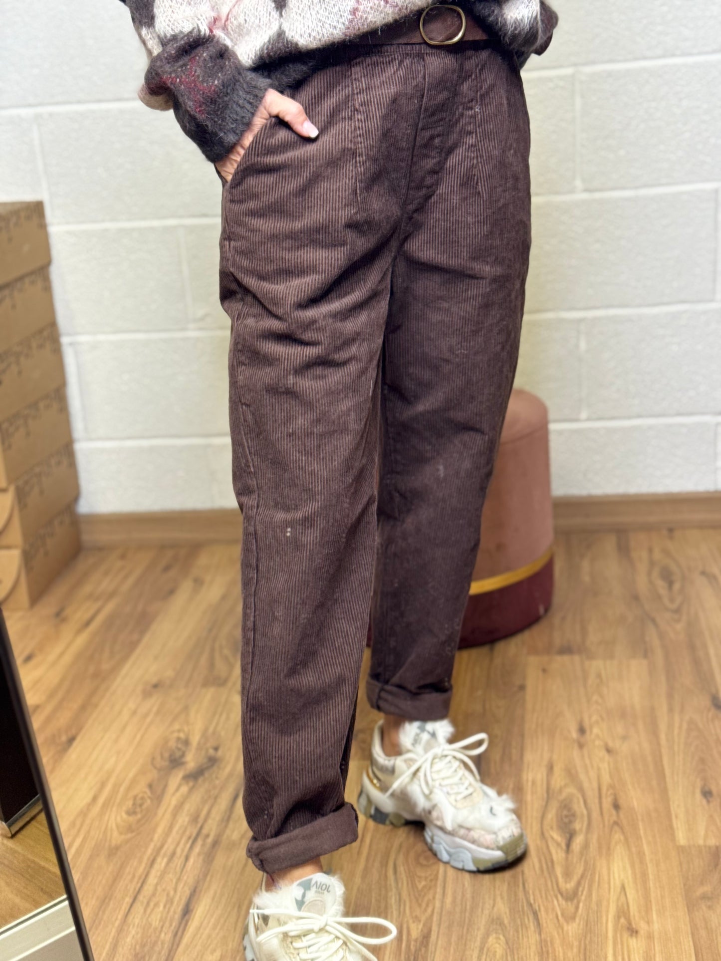 Le Streghe. Panta in velluto cioccolato