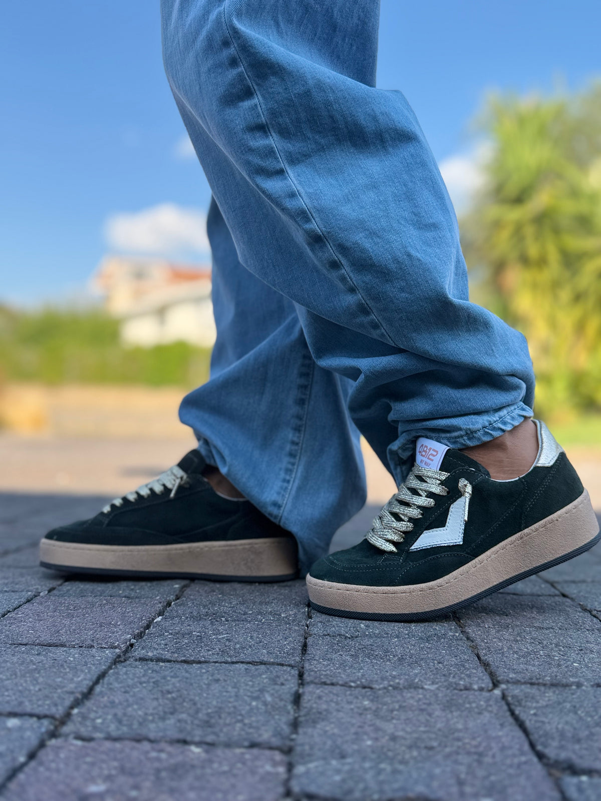 4B12. Sneakers in suede verde bosco