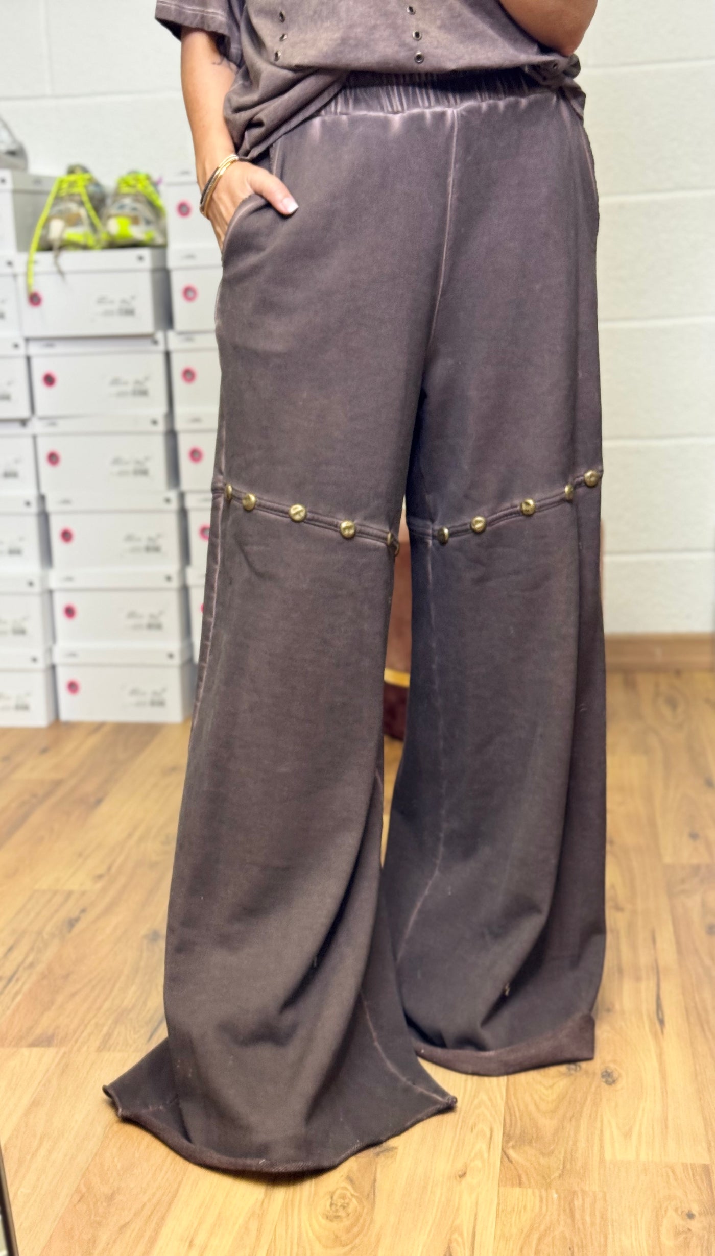 Front Street. Panta palazzo con borchie-50%