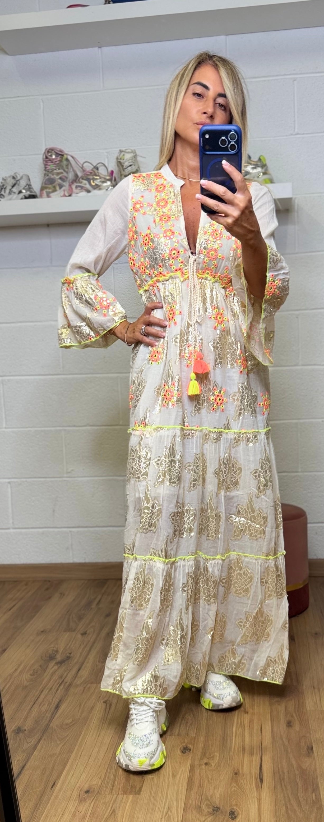 ABpink. Abito lungo boho ricamato con dettagli fluo