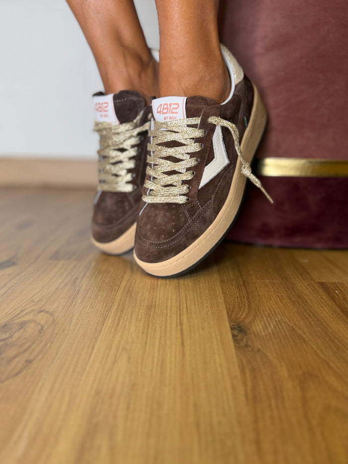 Eva Boutique 21, 4B12. Sneakers cioccolato in suede