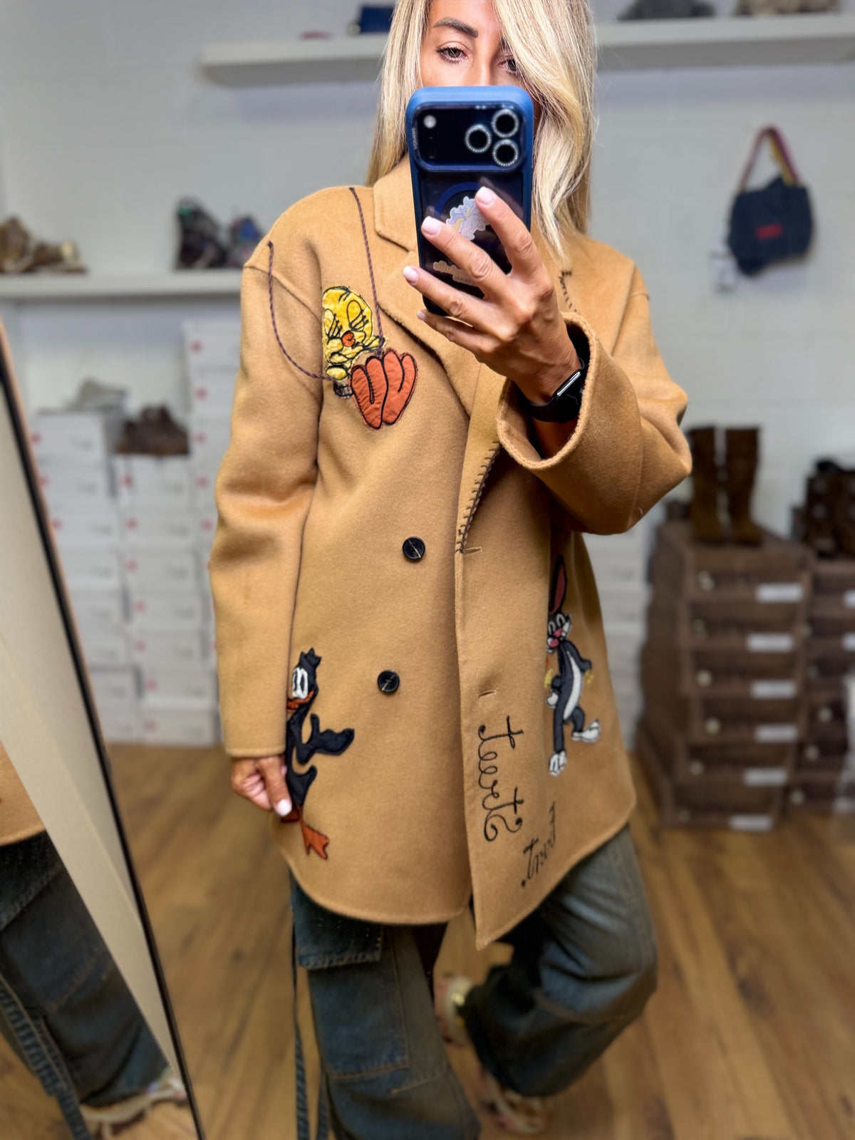 Front Street. Cappotto doppiopetto ricamato cammello