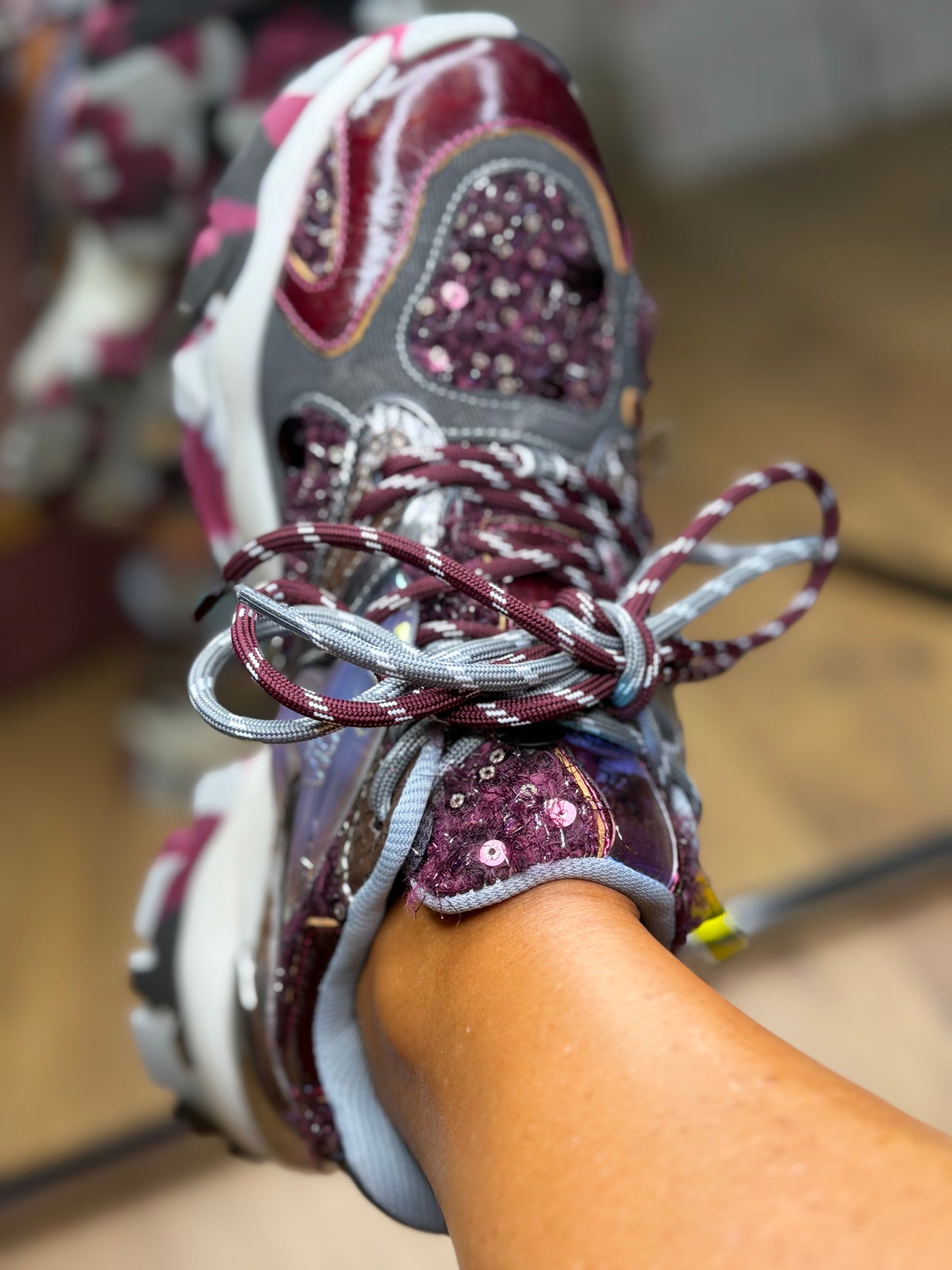 Joia Paris. Sneakers cherry gold