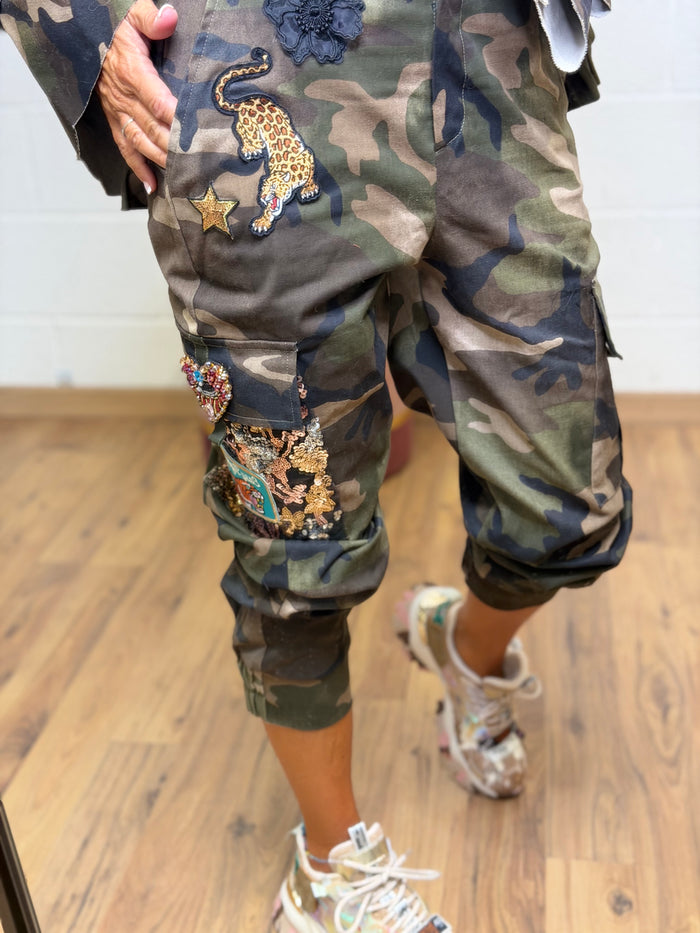 Abpink. Cargo camouflage con patch gioiello