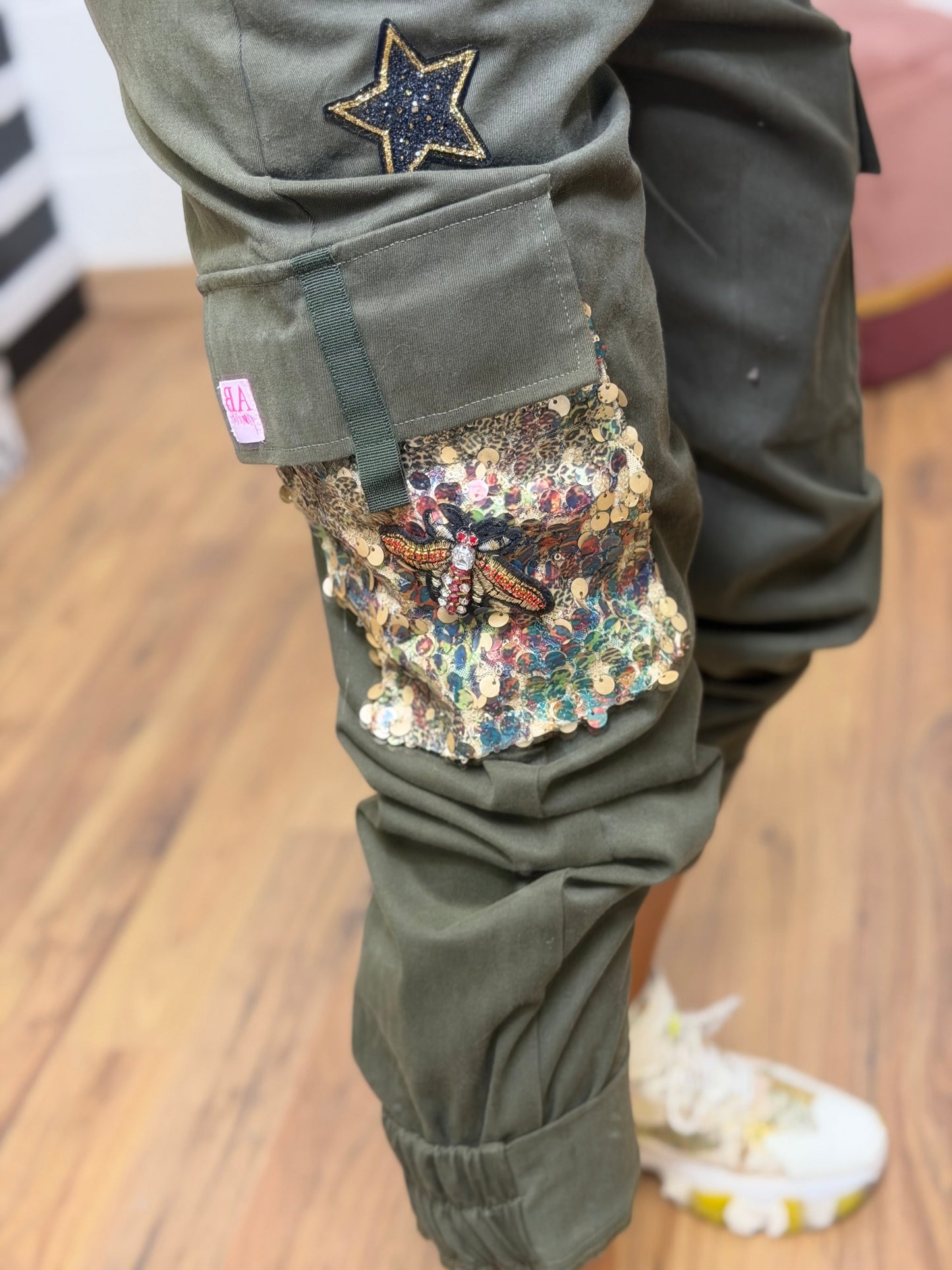 Abpink. Cargo military ricamato