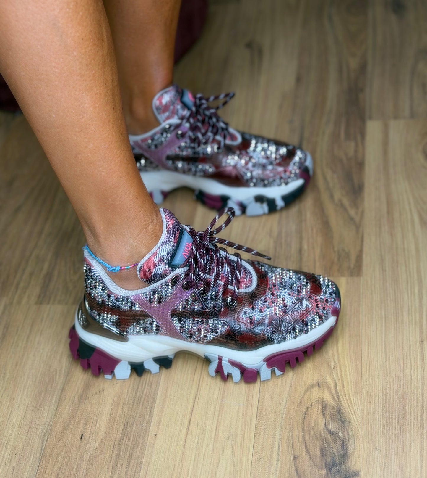 Joia Paris. Sneakers Jewel Bordeaux.
