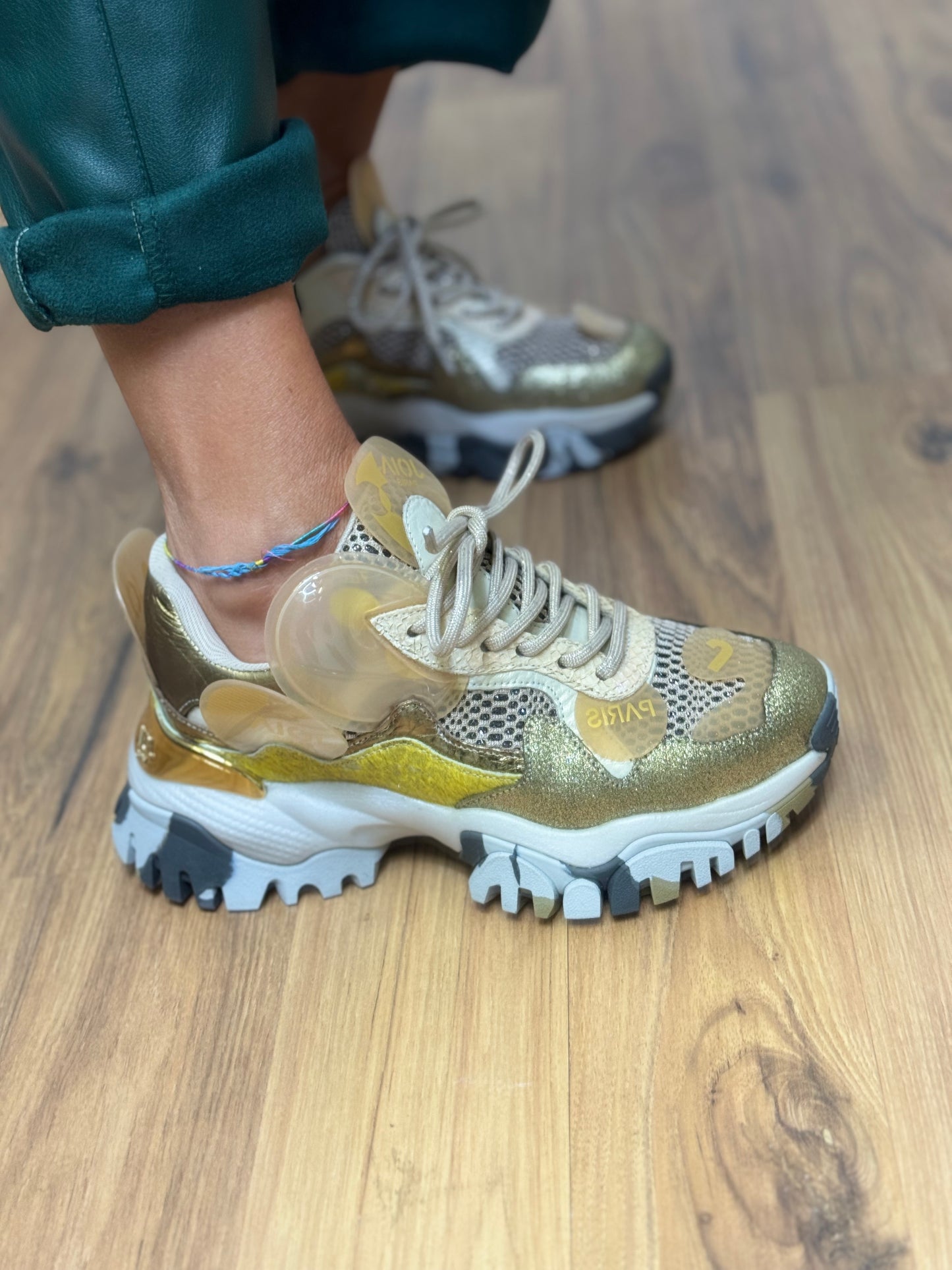 Joia Paris. Sneakers gold green